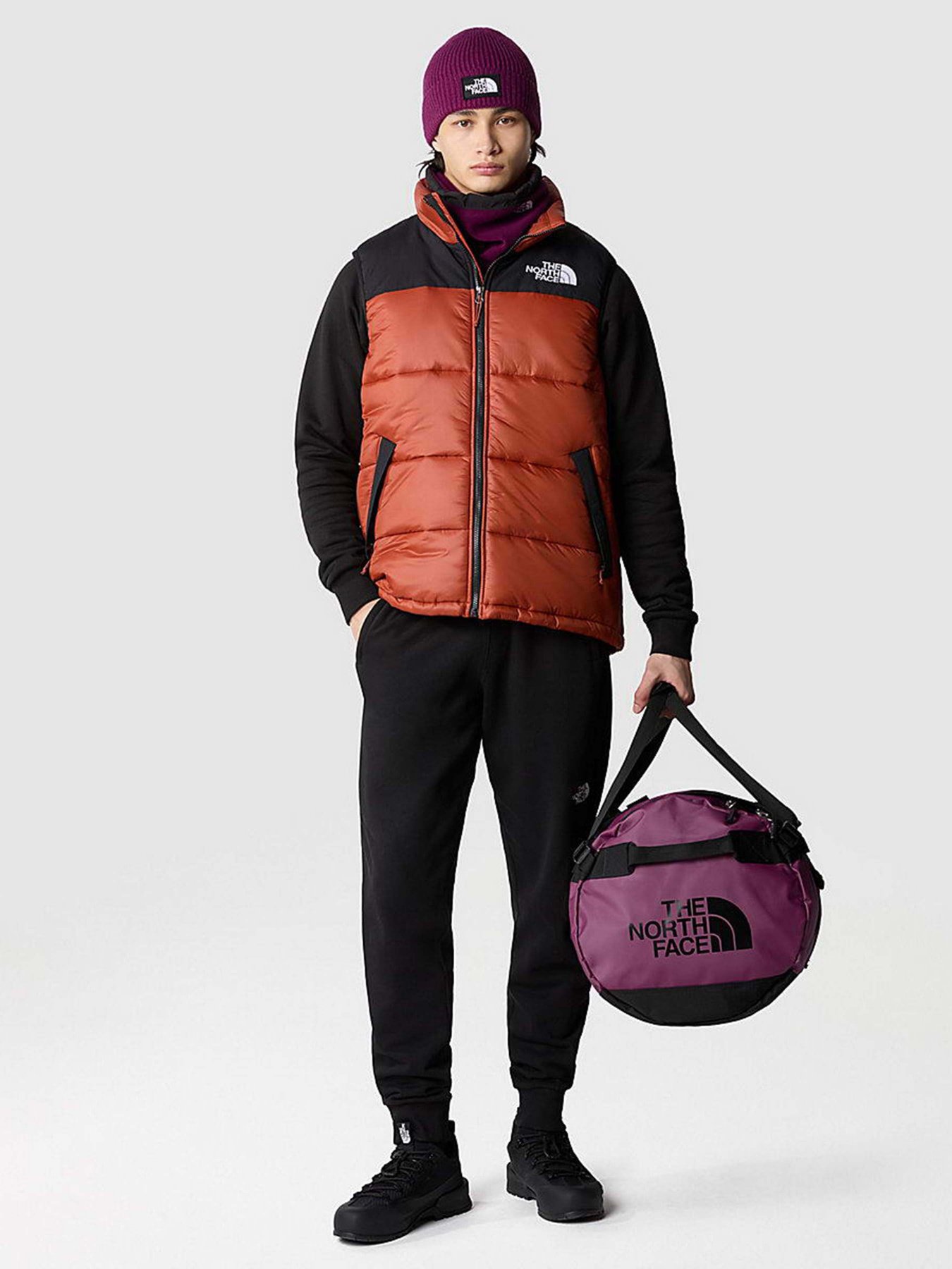 Дорожные сумки и чемоданы The North Face Duffel M Sack Voyage модель NF0A52SAKK91 Дорожные сумки и чемоданы The North Face Duffel M Sack Voyage модель NF0A52SAKK91 Фото