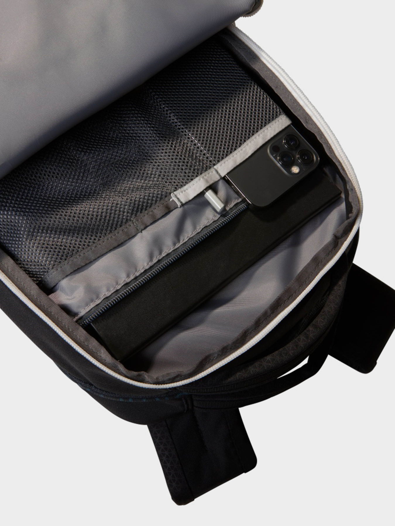 Рюкзаки The North Face Jester 28L модель NF0A3VXF0IO1 Рюкзаки The North Face Jester 28L модель NF0A3VXF0IO1 Фото
