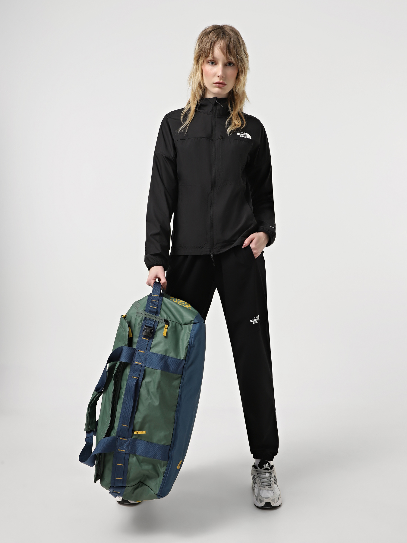 Дорожні сумки та валізи The North Face Base Camp Voyager Duffel 62L модель NF0A52S3A721 Фото