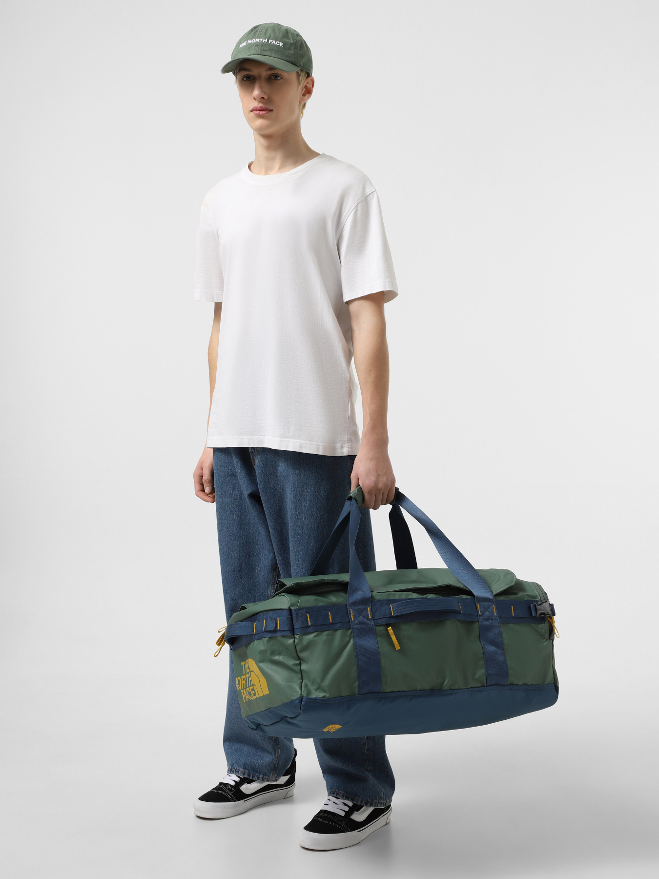 Дорожні сумки та валізи The North Face Base Camp Voyager Duffel 62L модель NF0A52S3A721 Фото
