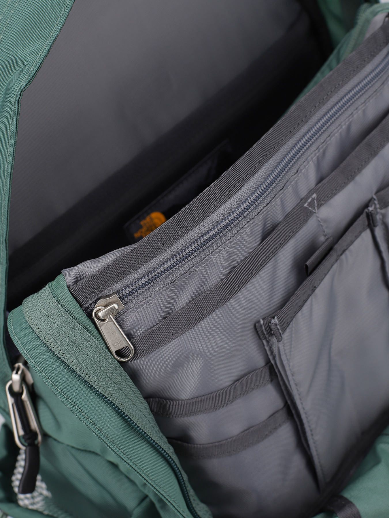 Рюкзаки The North Face Hot Shot Se 30L модель NF0A3KYJBDO1 Фото