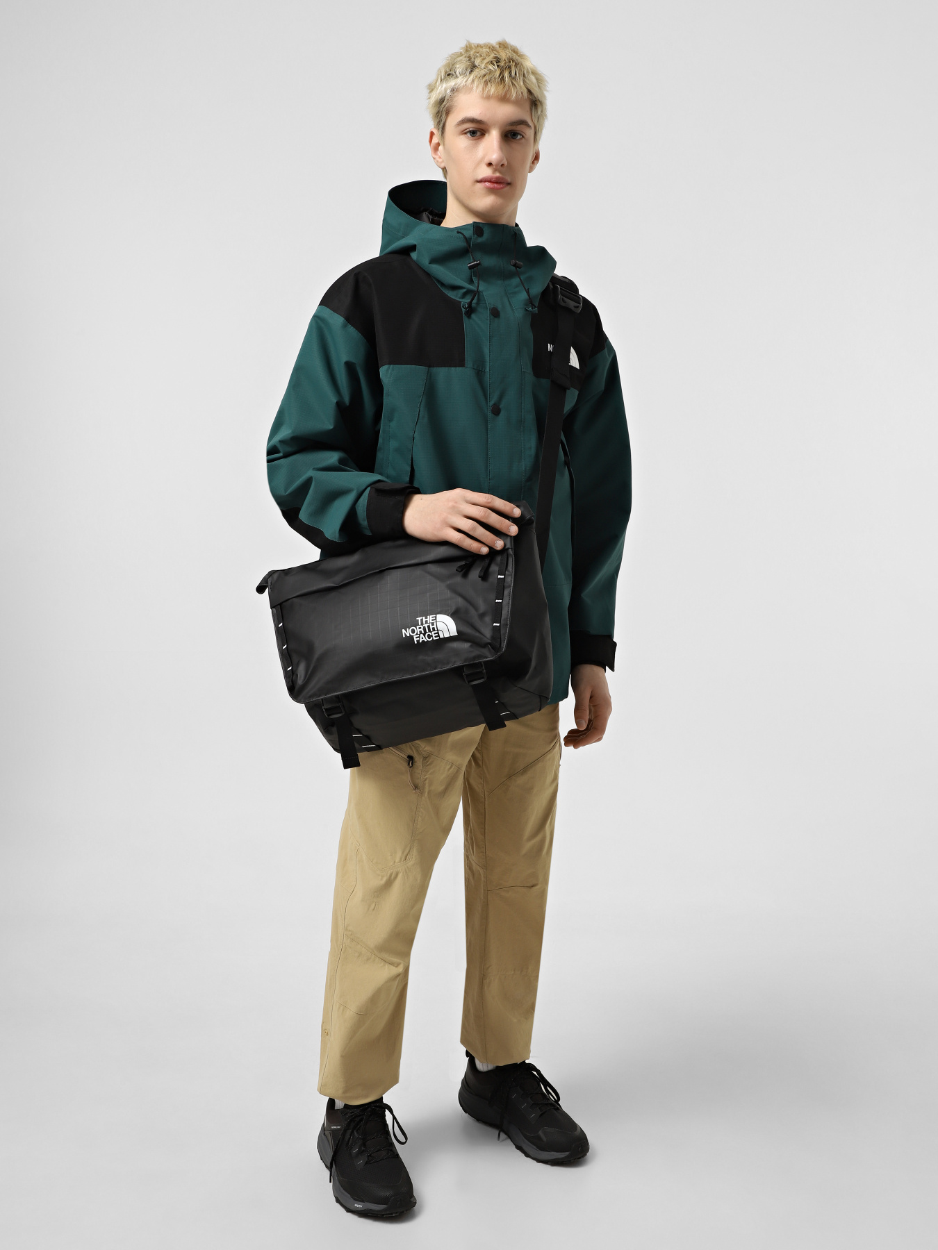 Сумки The North Face Base Camp Voyager 12 L модель NF0A81DP53R1 Сумки The North Face Base Camp Voyager 12 L модель NF0A81DP53R1 Фото