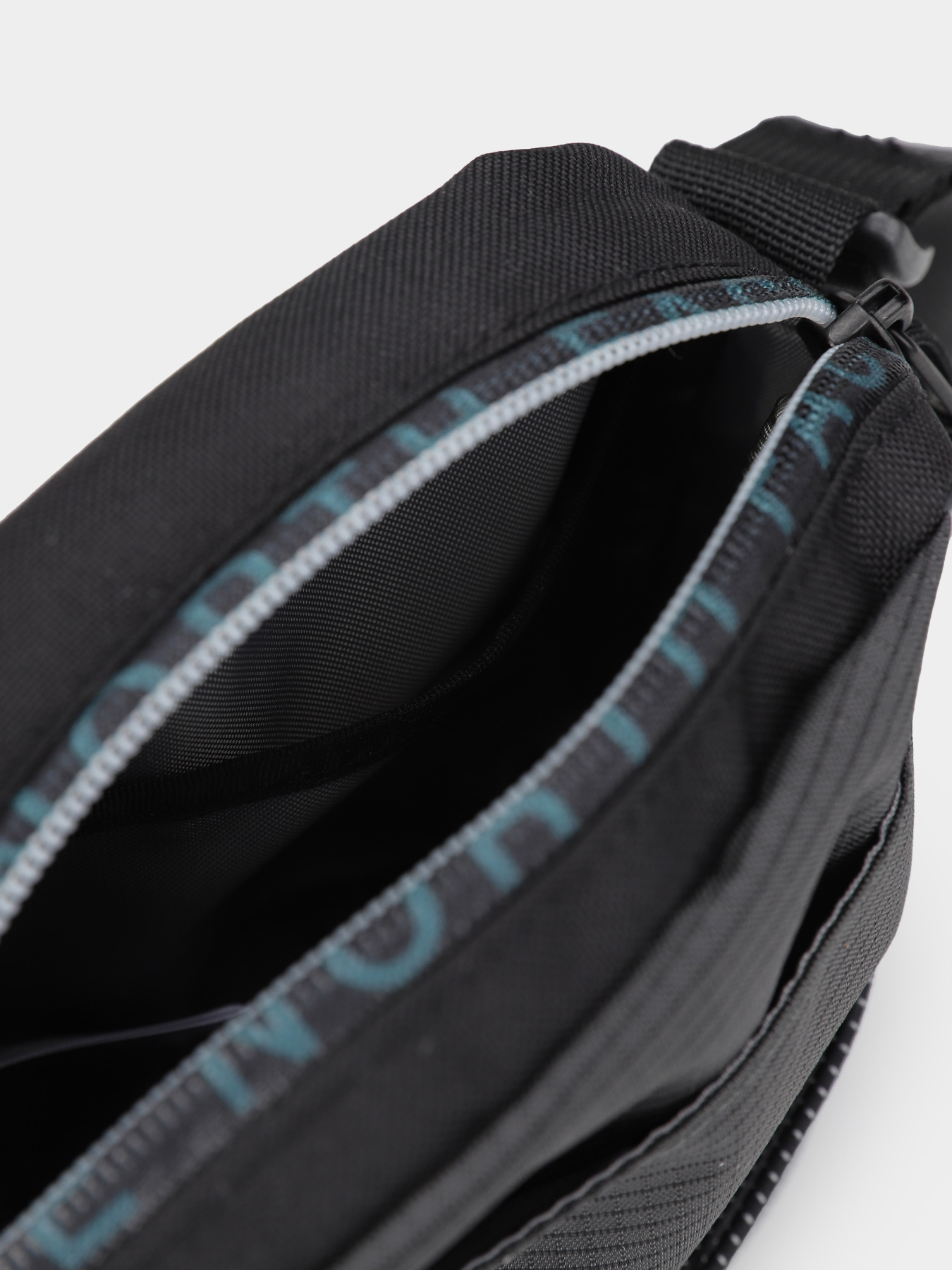 Сумки The North Face Jester 12L модель NF0A52UC0IO1 Фото