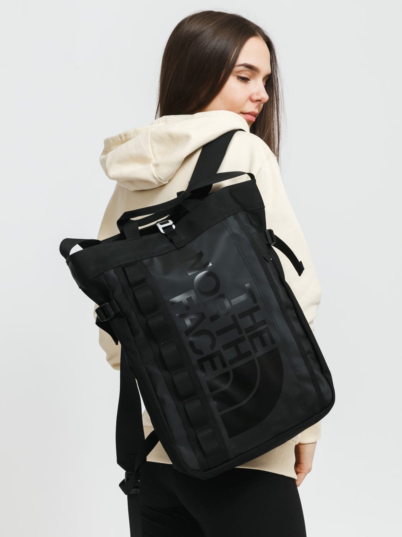 Дорожні сумки та валізи The North Face Base Camp Tote модель NF0A3KX2KX71 Фото