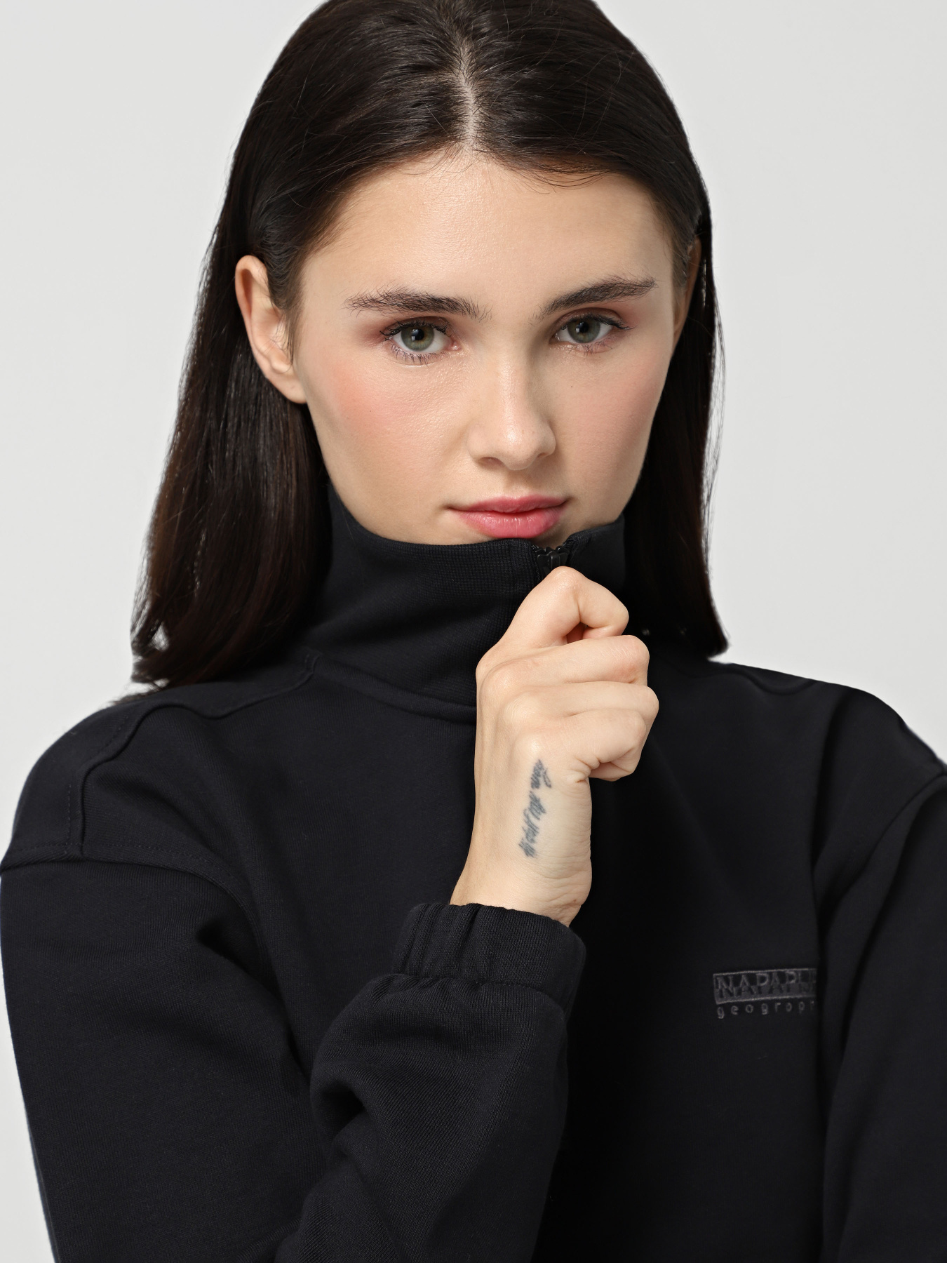Худи и свитшоты Napapijri B-Bise Hz модель NP0A4HYV0411 Худи и свитшоты Napapijri B-Bise Hz модель NP0A4HYV0411 Фото