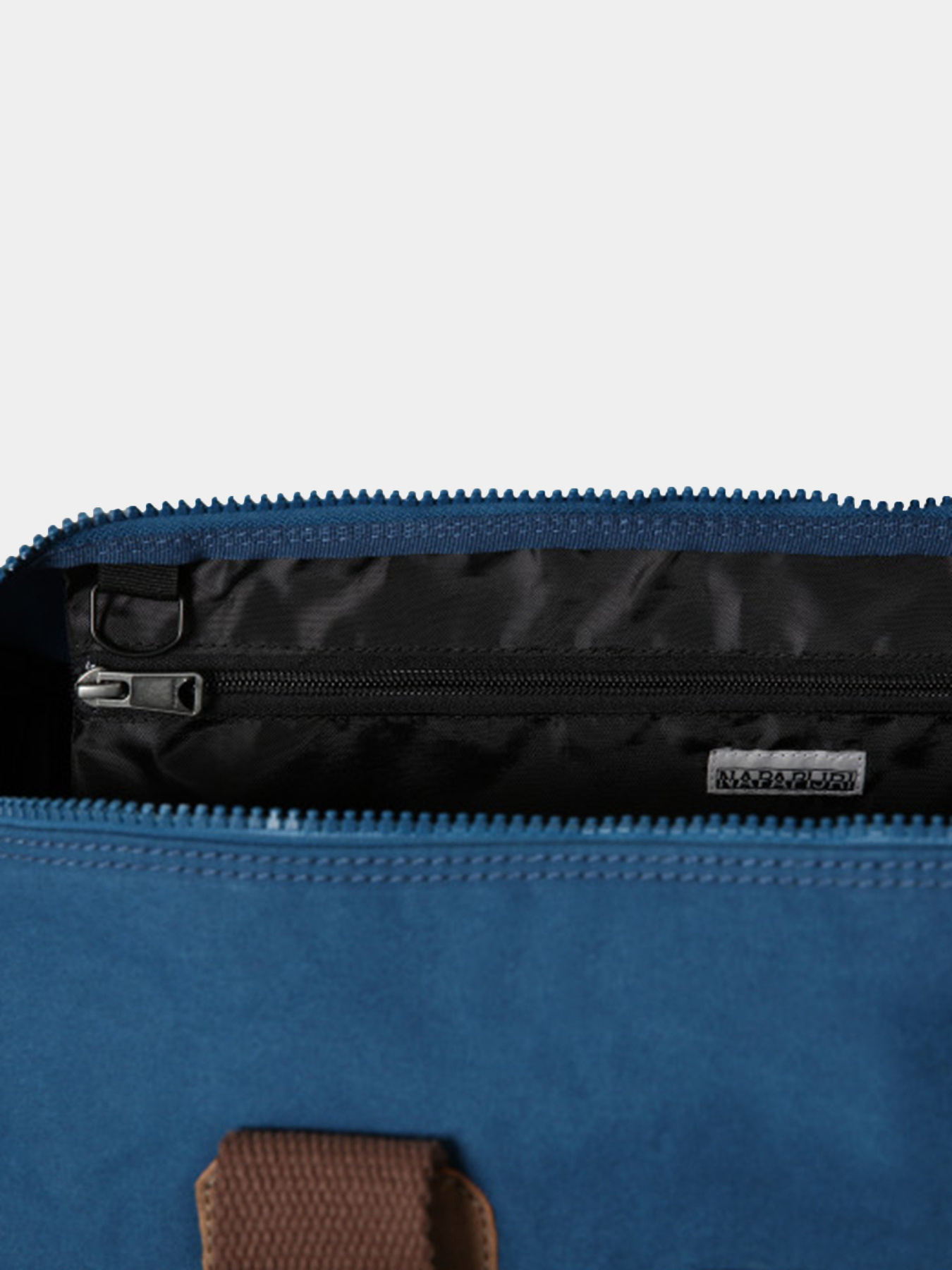 Сумки Napapijri Duffle bag Bering модель NP0A4EUCB2E1 Сумки Napapijri Duffle bag Bering модель NP0A4EUCB2E1 Фото