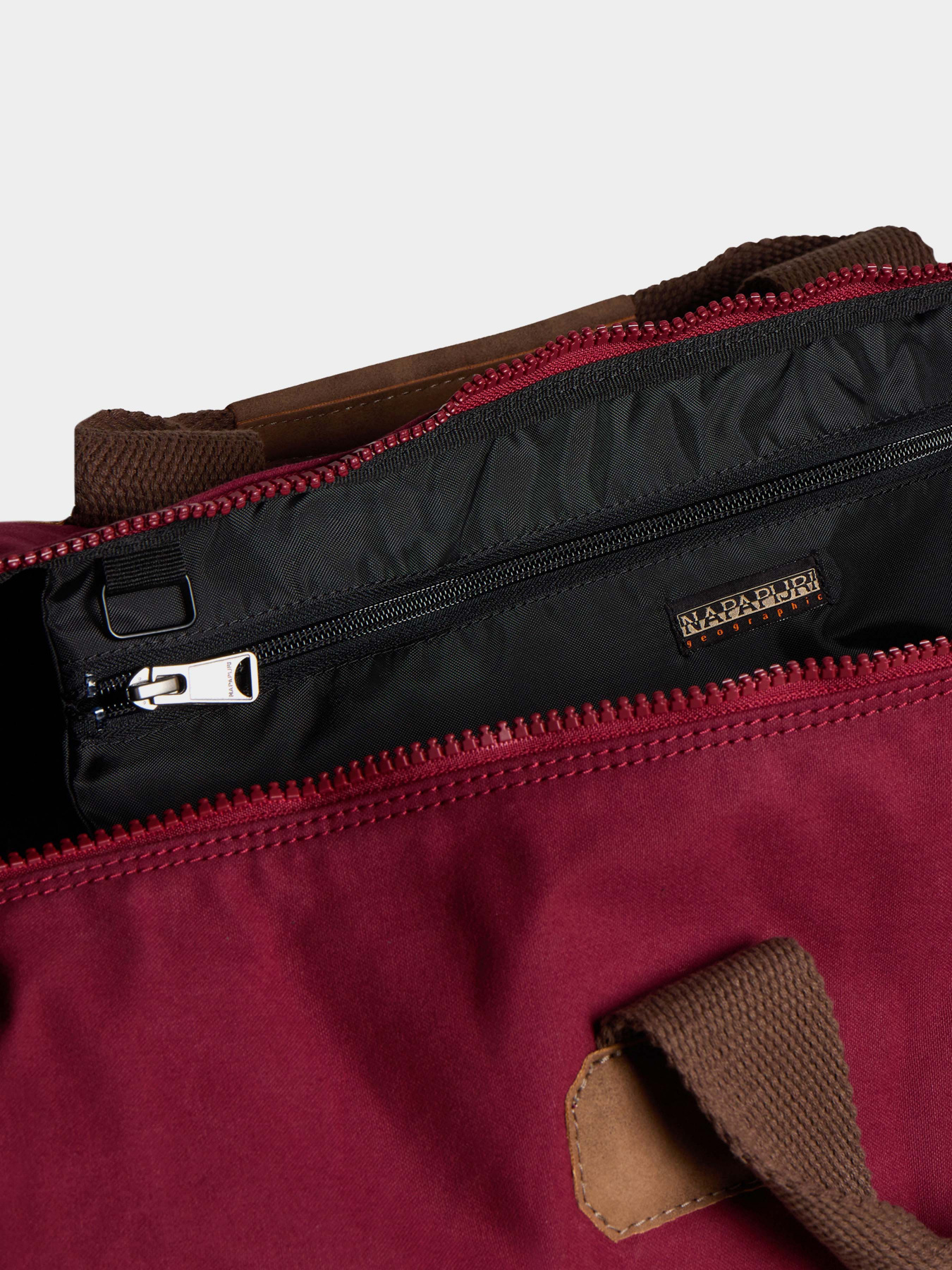 Сумки Napapijri Bering Duffle модель NP0A4GGMR541 Сумки Napapijri Bering Duffle модель NP0A4GGMR541 Фото