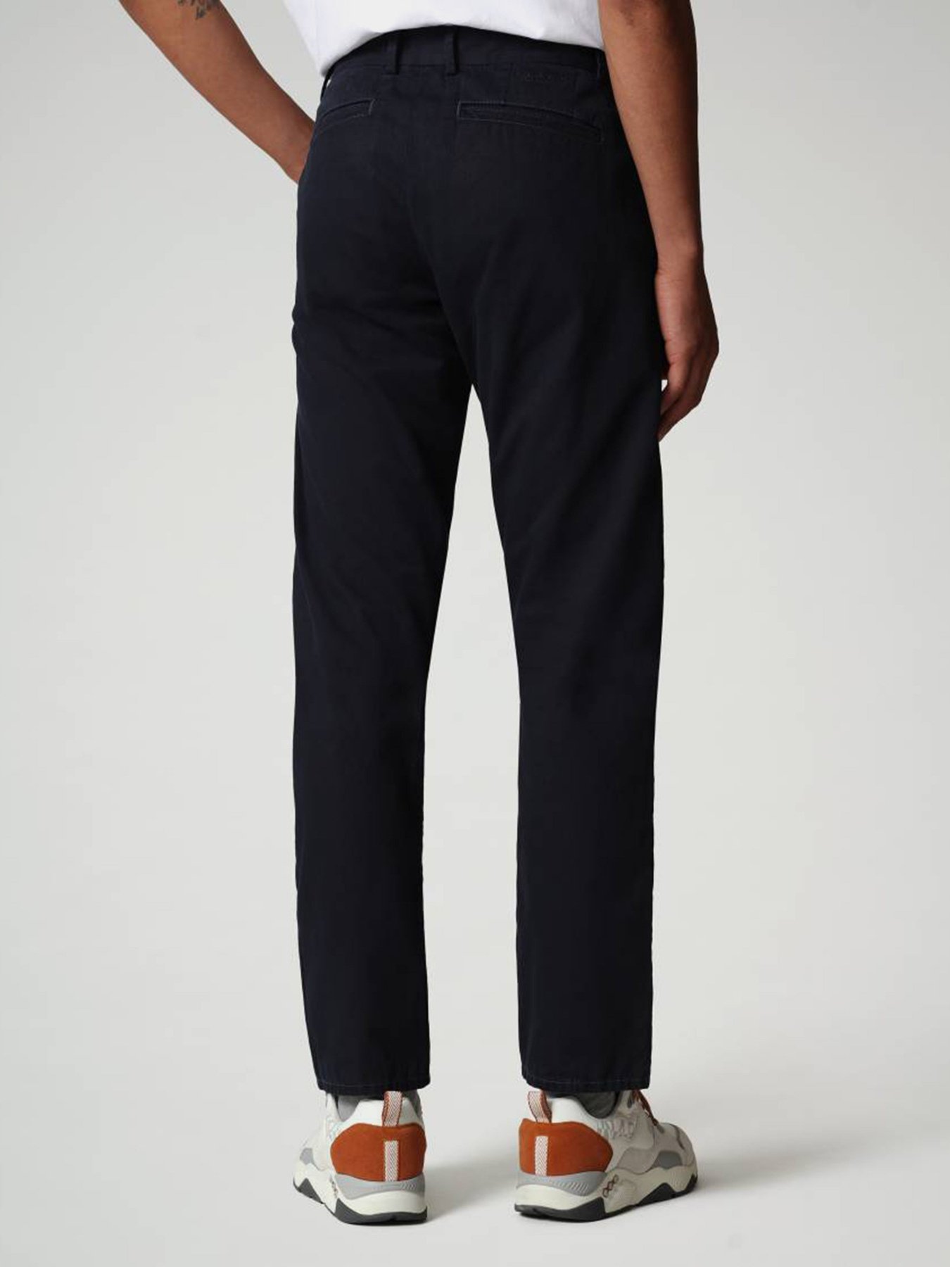Штани Napapijri Chino Pants Miom модель NP0A4FCG1761 Штани Napapijri Chino Pants Miom модель NP0A4FCG1761 Фото