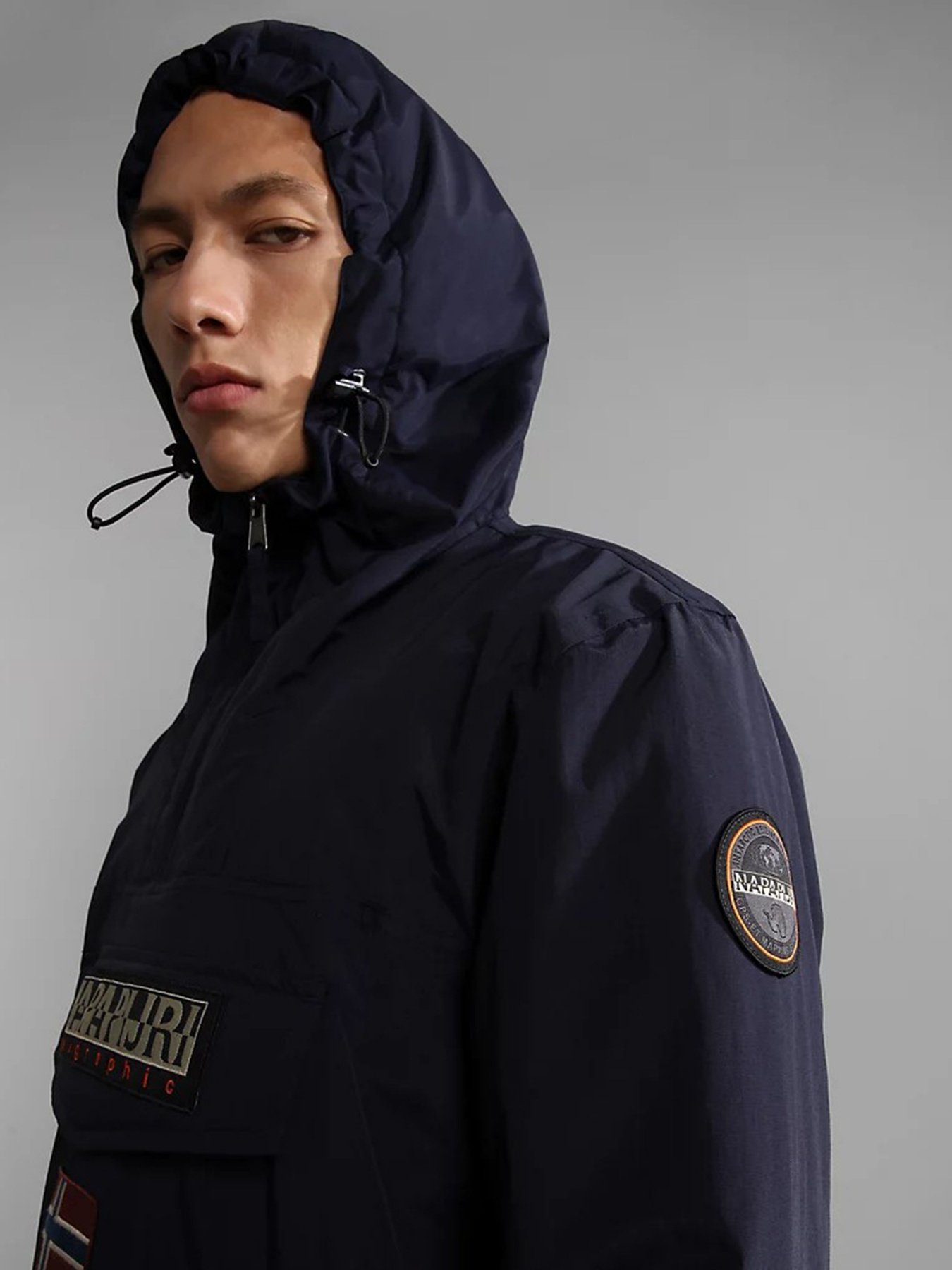Куртки и дубленки Napapijri Rainforest Pocket 2 модель NP0A4GMD1761 Куртки и дубленки Napapijri Rainforest Pocket 2 модель NP0A4GMD1761 Фото