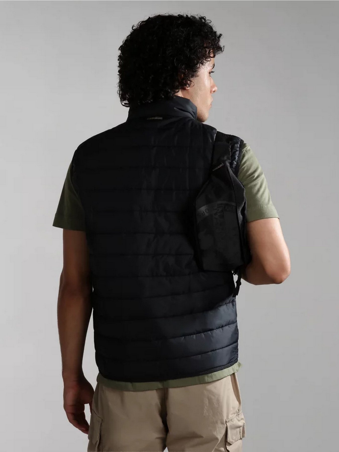 Куртки и дубленки Napapijri Vest 6 модель NP0A4H8G0411 Куртки и дубленки Napapijri Vest 6 модель NP0A4H8G0411 Фото