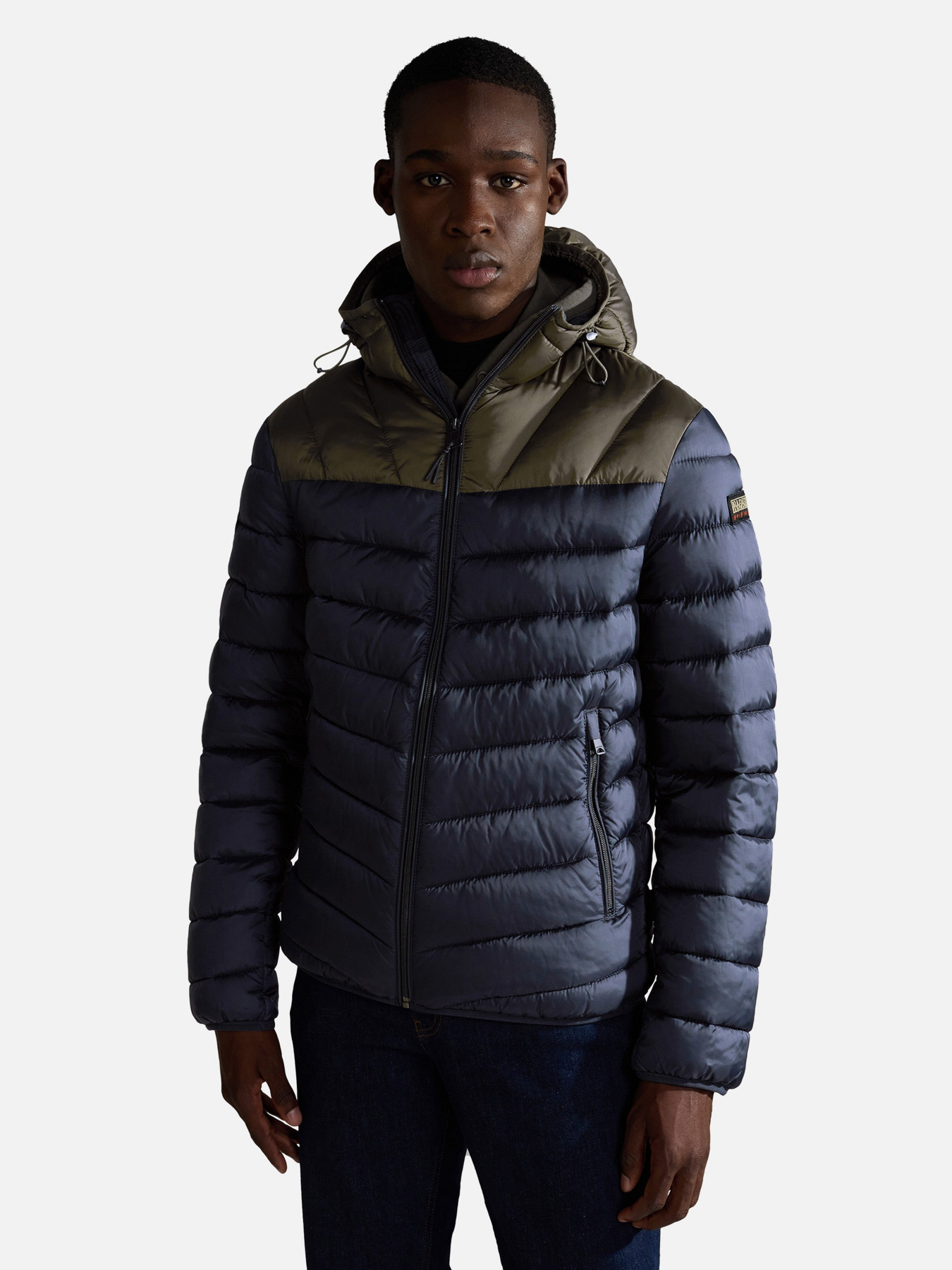 Куртки та дублянки Napapijri Aerons Hood Colour-block Puffer модель NP0A4GJLMB11 Фото