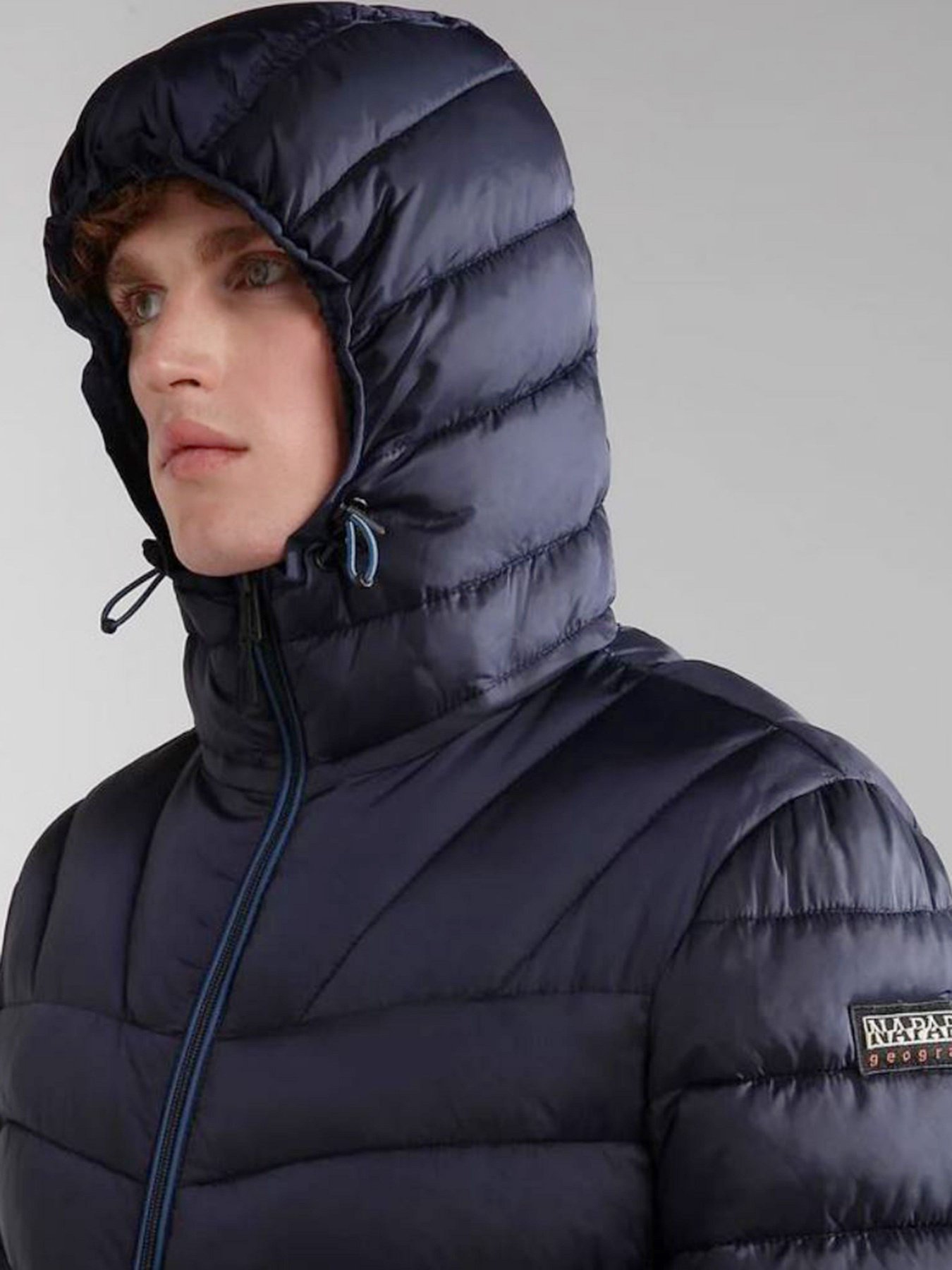 Куртки та дублянки Napapijri Aerons Hood Puffer модель NP0A4GJO1761 Куртки та дублянки Napapijri Aerons Hood Puffer модель NP0A4GJO1761 Фото