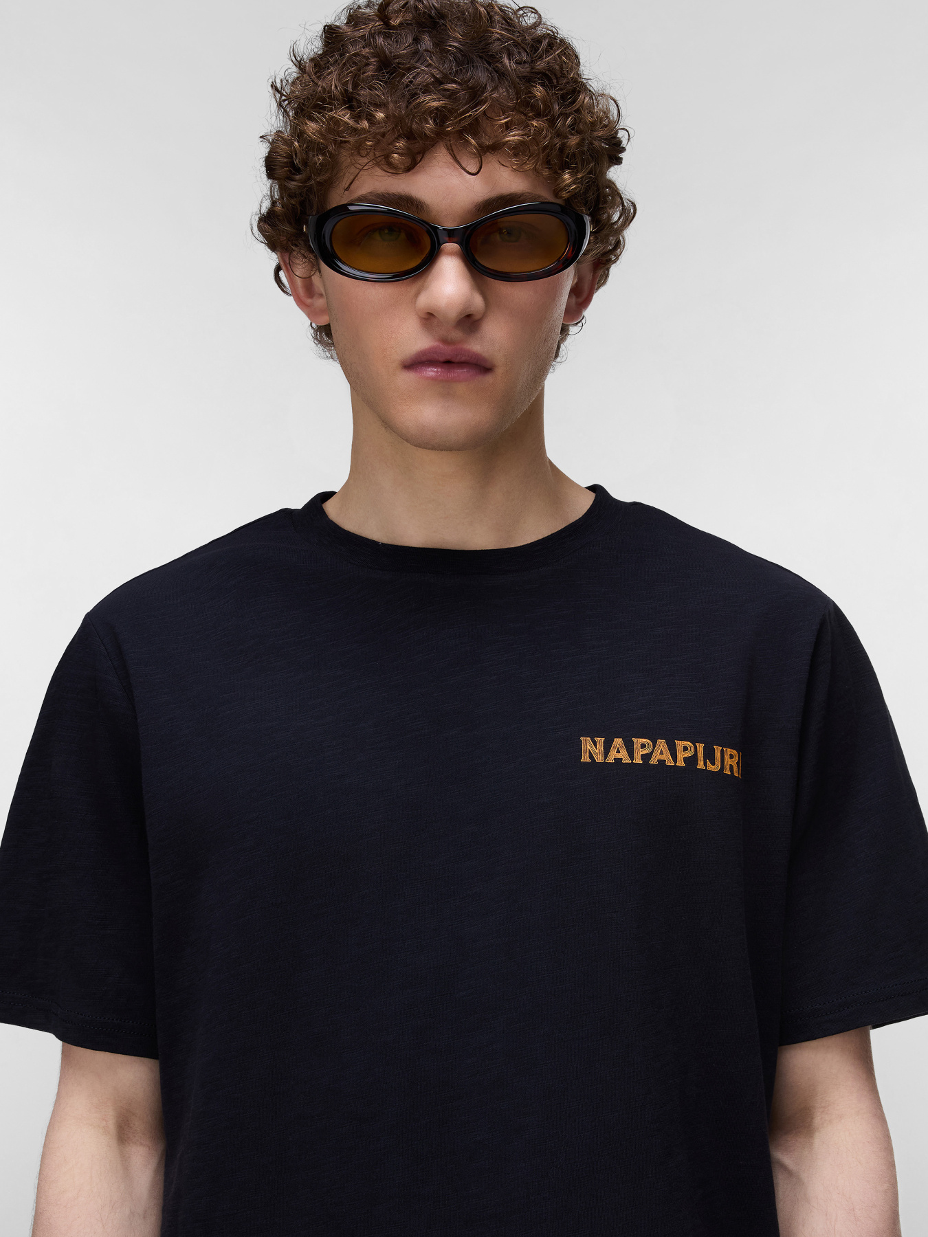Футболки і поло Napapijri S-ELIOR модель NP0A4HZY9411 Футболки і поло Napapijri S-ELIOR модель NP0A4HZY9411 Фото