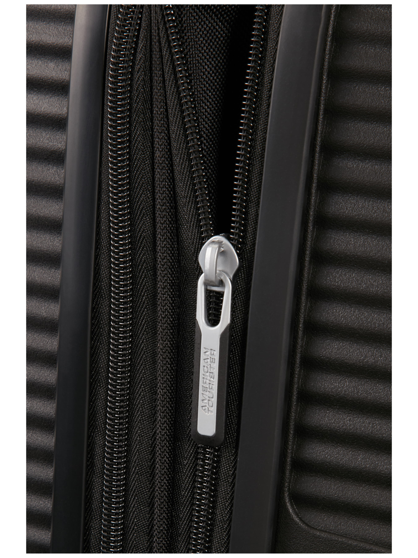 Дорожные сумки и чемоданы American Tourister модель 32G09001 Фото