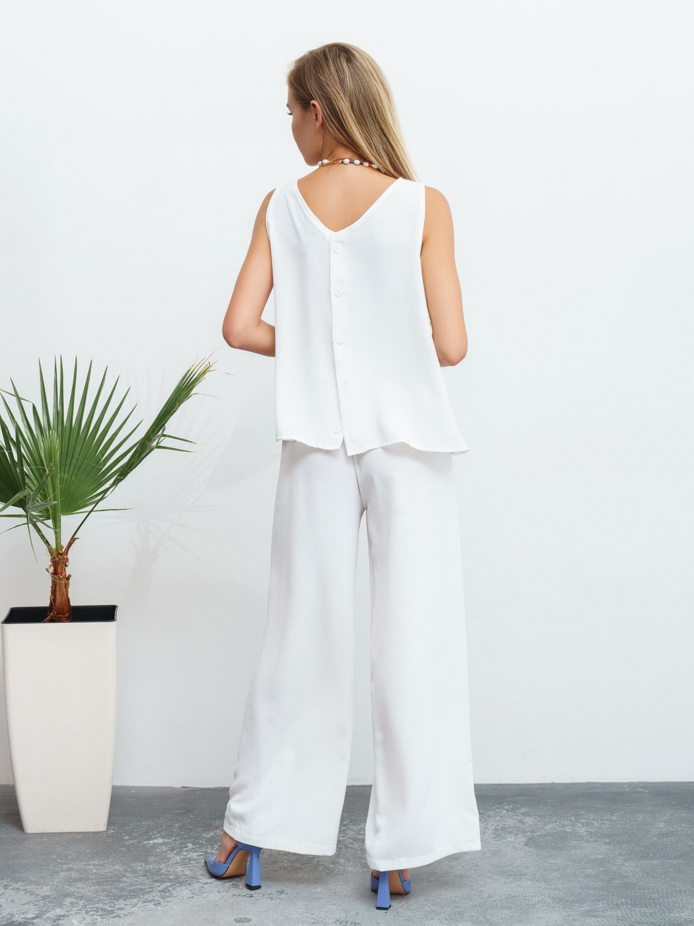 Костюмы ISSA Plus модель 13451_white Костюмы ISSA Plus модель 13451_white Фото