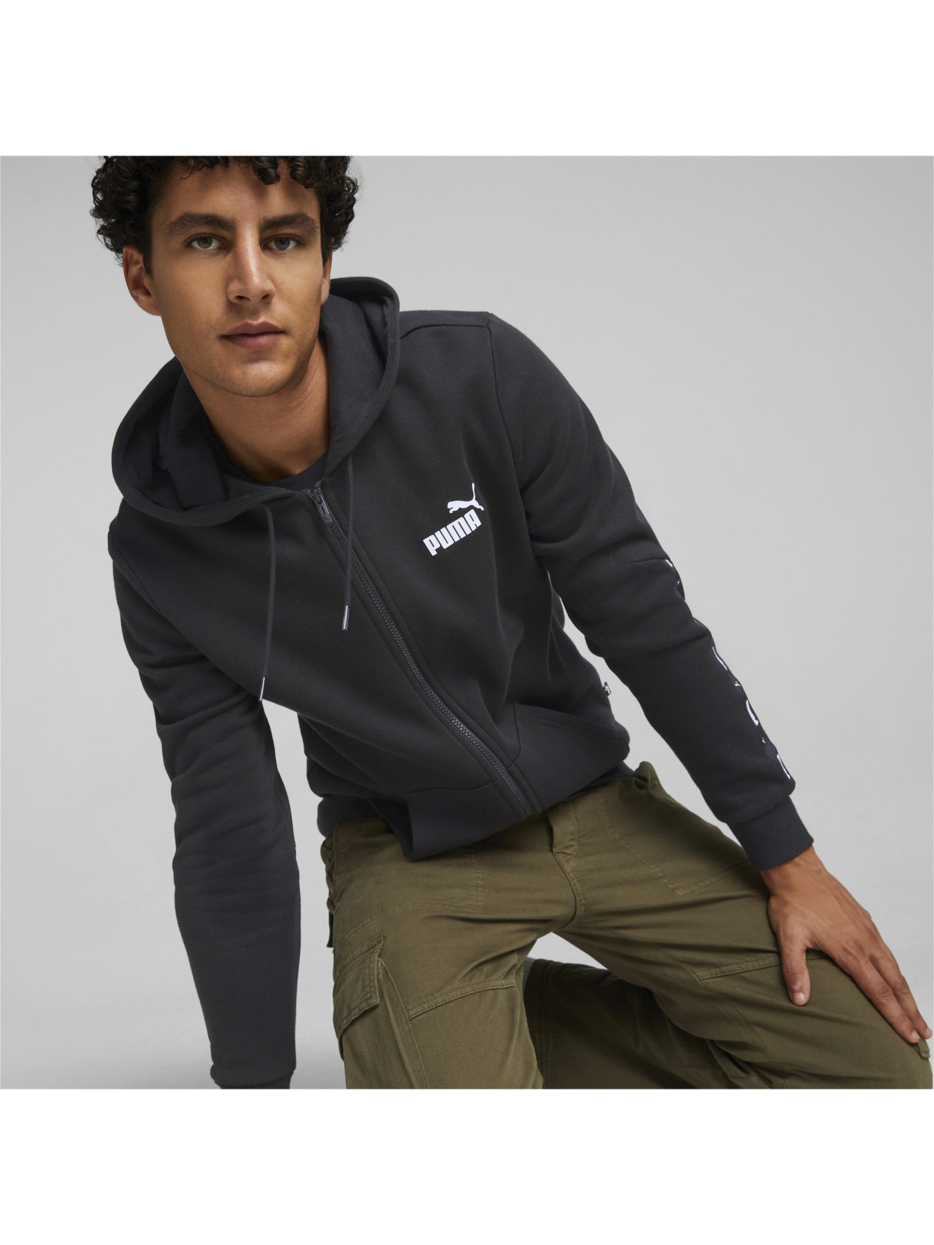 Худи и свитшоты PUMA Ess+ Tape Full-zip Hoodie модель 670270 Худи и свитшоты PUMA Ess+ Tape Full-zip Hoodie модель 670270 Фото