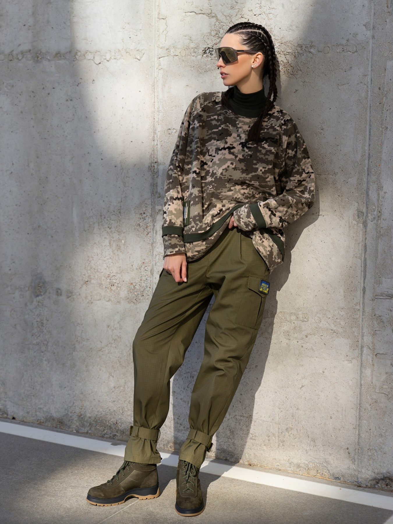 Брюки ISSA Plus модель 13598_khaki Фото