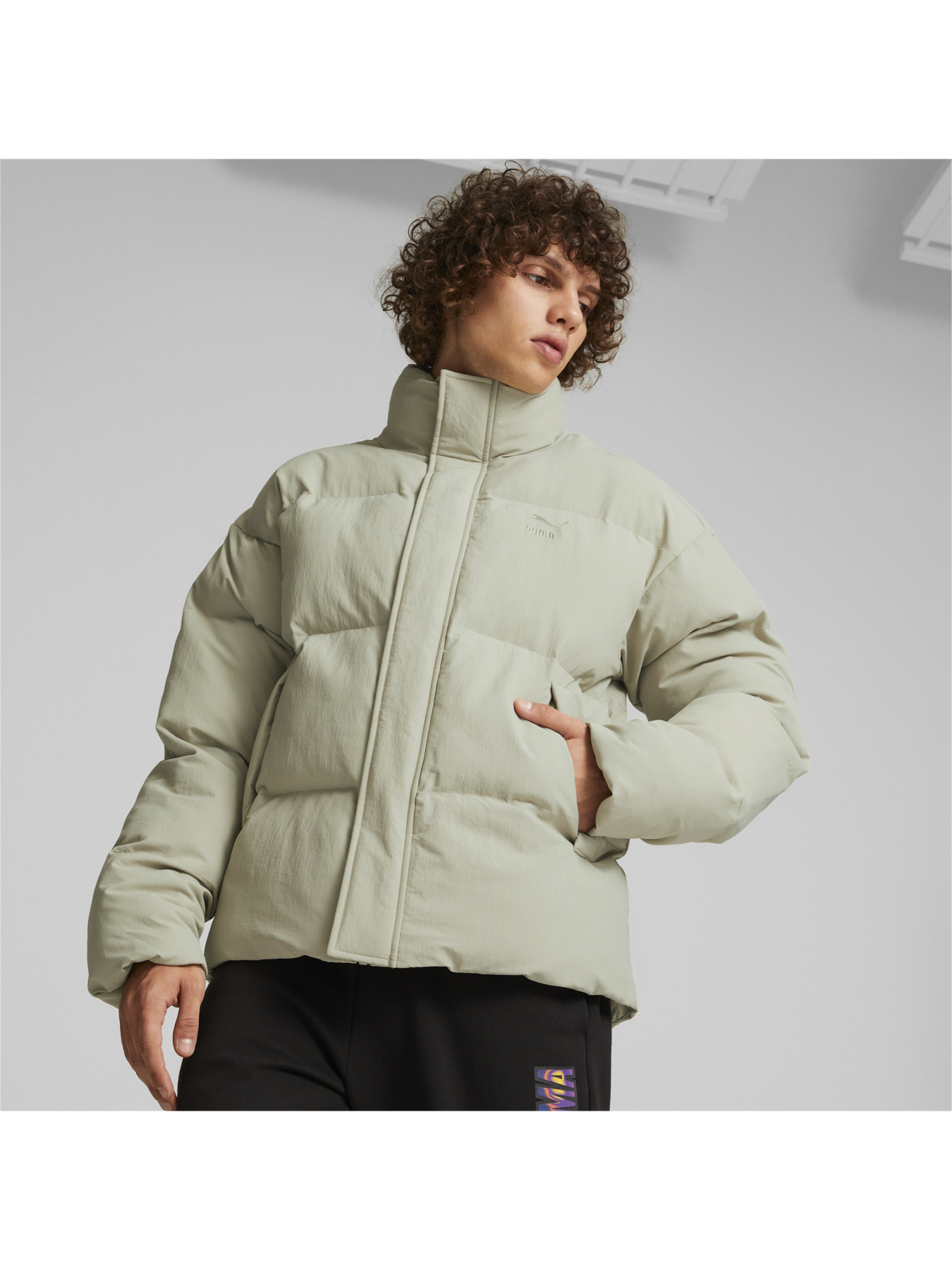 Куртки и дубленки PUMA Classics Oversized Puffer модель 535573 Куртки и дубленки PUMA Classics Oversized Puffer модель 535573 Фото