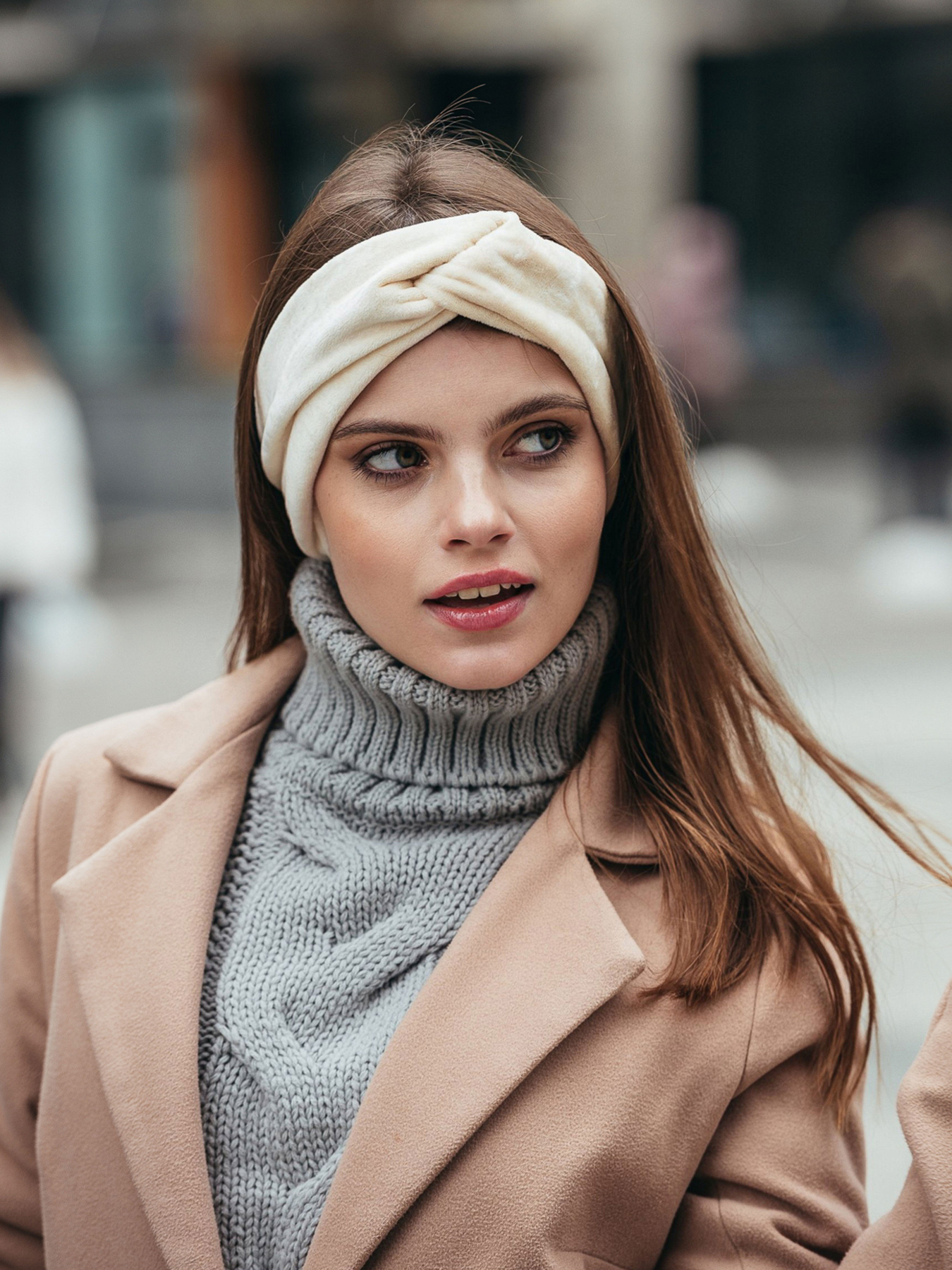 Бежева оксамитова пов'язка для волосся MyScarf модель mp196162 Бежева оксамитова пов'язка для волосся MyScarf модель mp196162 Фото