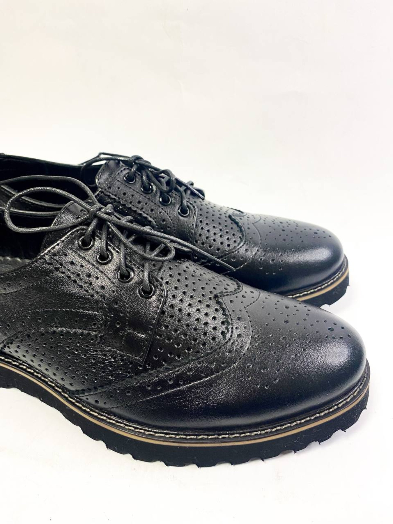 Туфлі та лофери Legessy модель ONYX_BLACK_PERF Фото