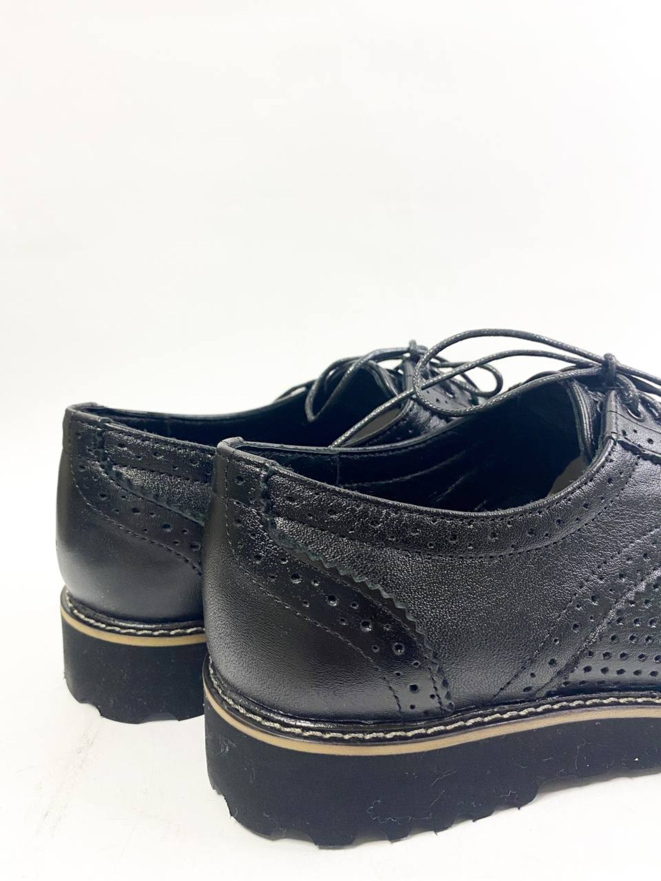 Туфлі та лофери Legessy модель ONYX_BLACK_PERF Фото