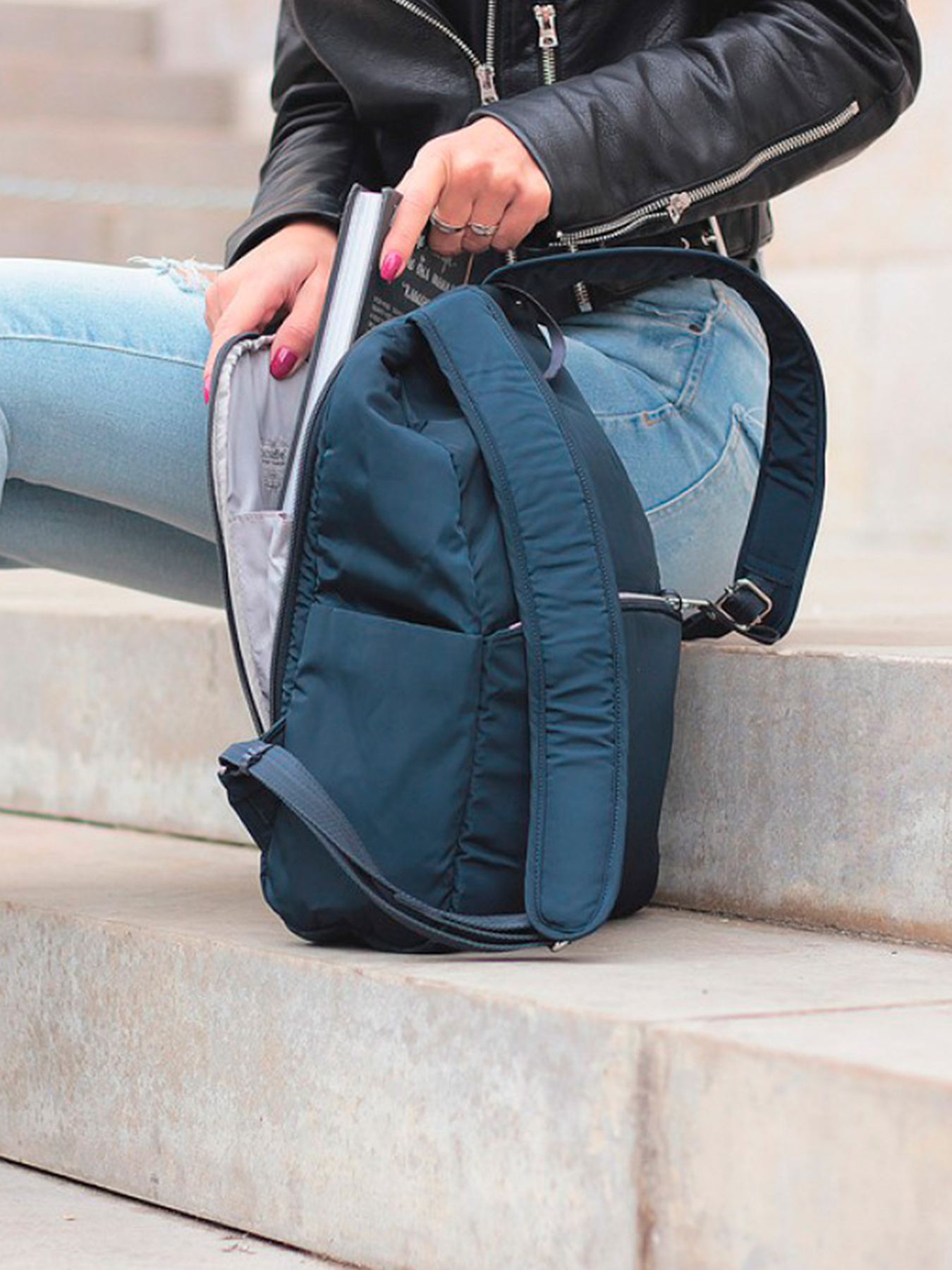Рюкзаки Pacsafe Stylesafe backpack модель 20615606 Фото