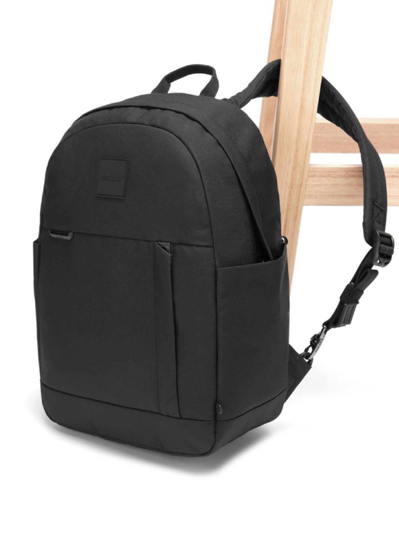 Рюкзаки Pacsafe GO 15L backpack модель 35110100 Фото