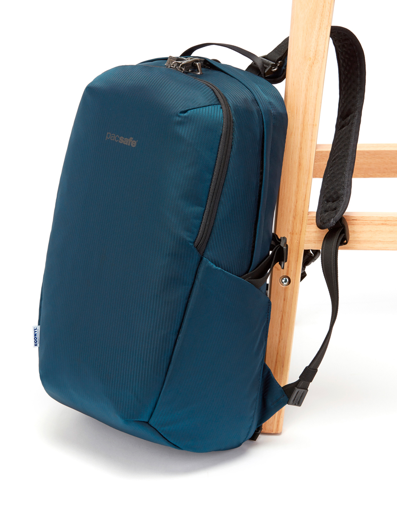 Рюкзаки Pacsafe Vibe 25L ECONYL backpack модель 40100641 Фото