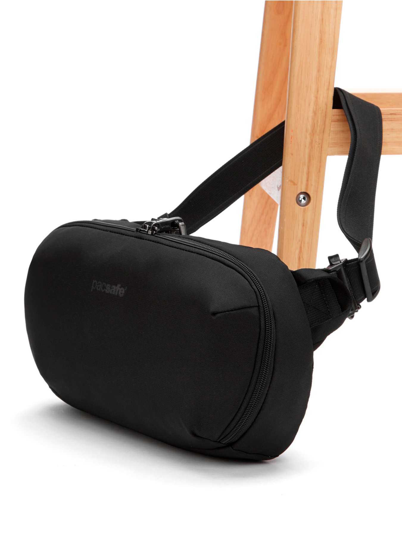 Сумки Pacsafe Metrosafe X Urban Sling модель 30615100 Сумки Pacsafe Metrosafe X Urban Sling модель 30615100 Фото