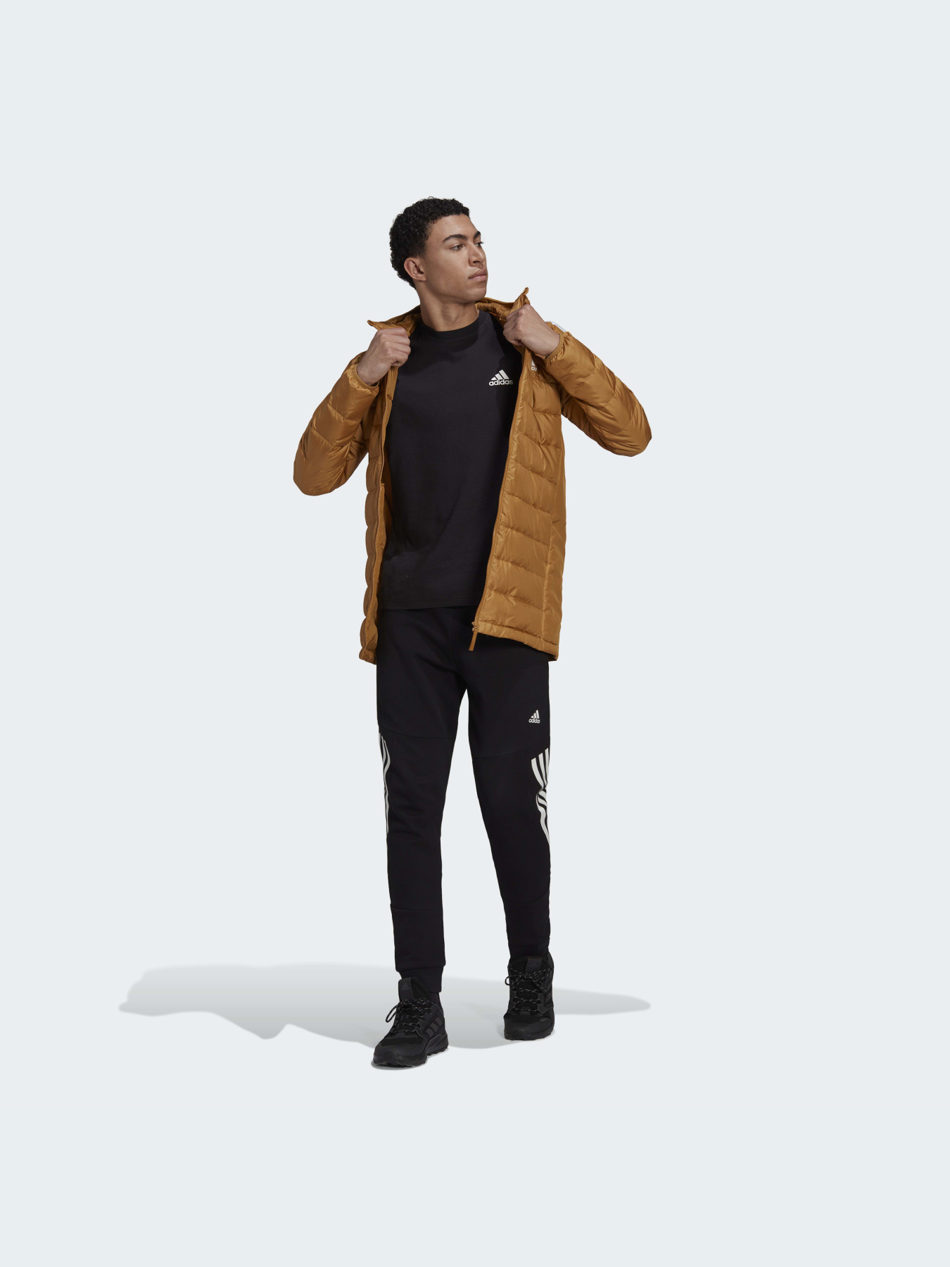 Куртки и дубленки Adidas модель HK4644 Фото