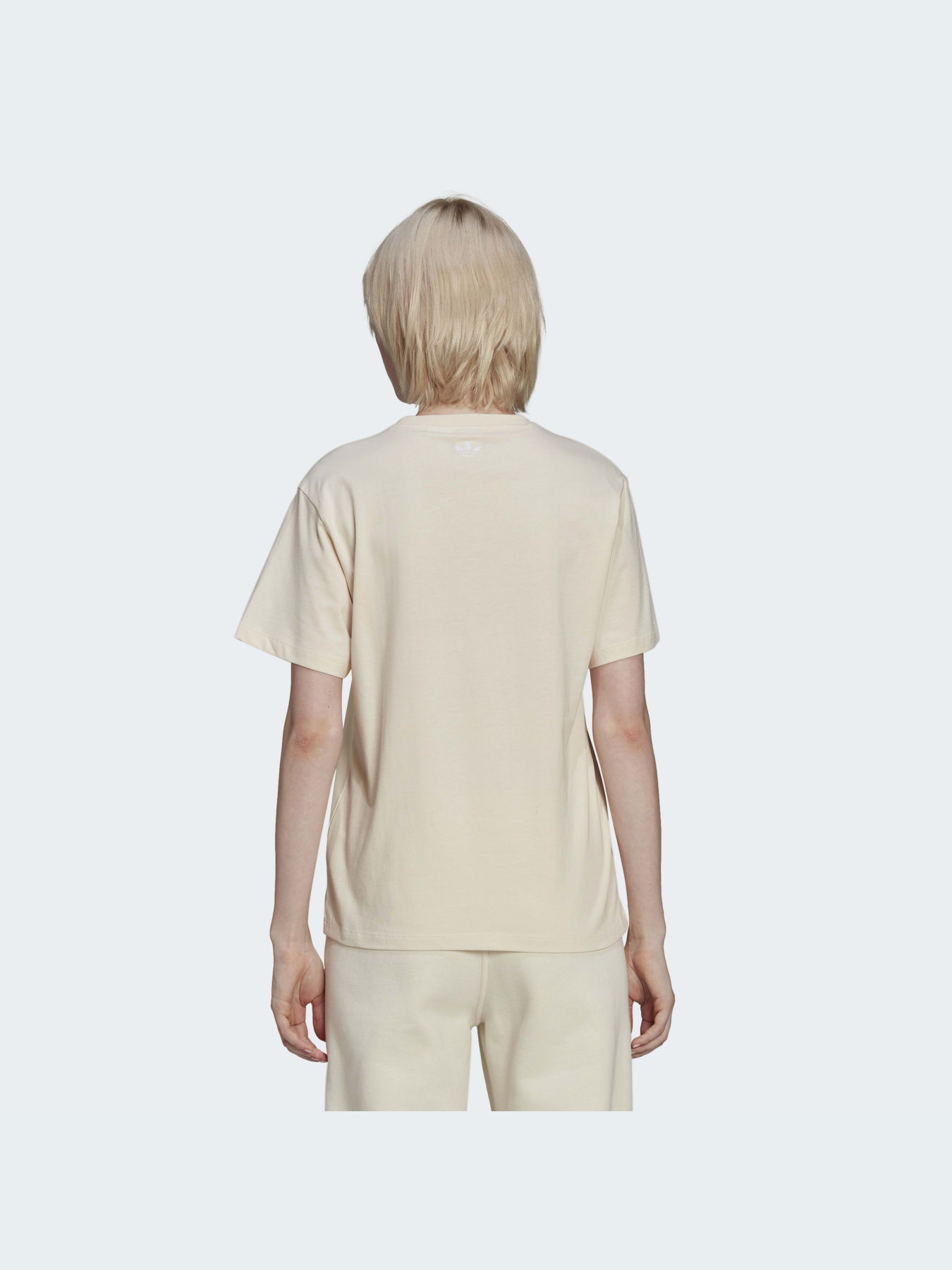 Футболки і поло Adidas Graphics модель HD9777 Футболки і поло Adidas Graphics модель HD9777 Фото