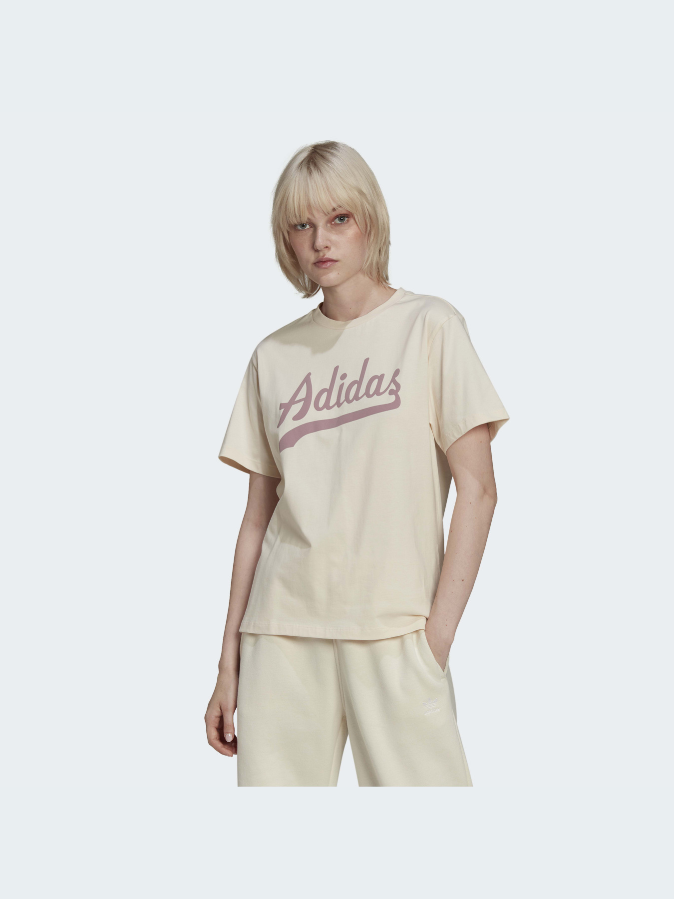 Футболки і поло Adidas Graphics модель HD9777 Футболки і поло Adidas Graphics модель HD9777 Фото