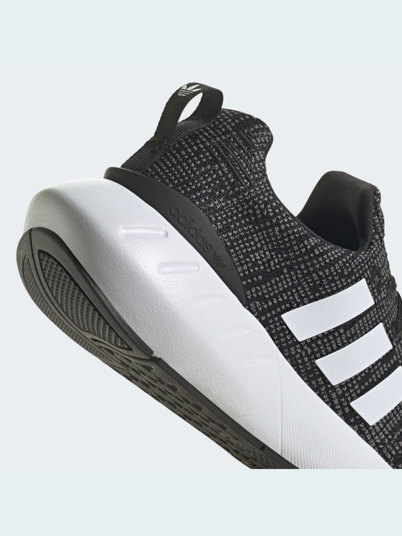 Кросівки Adidas Swift модель GW8176 Фото