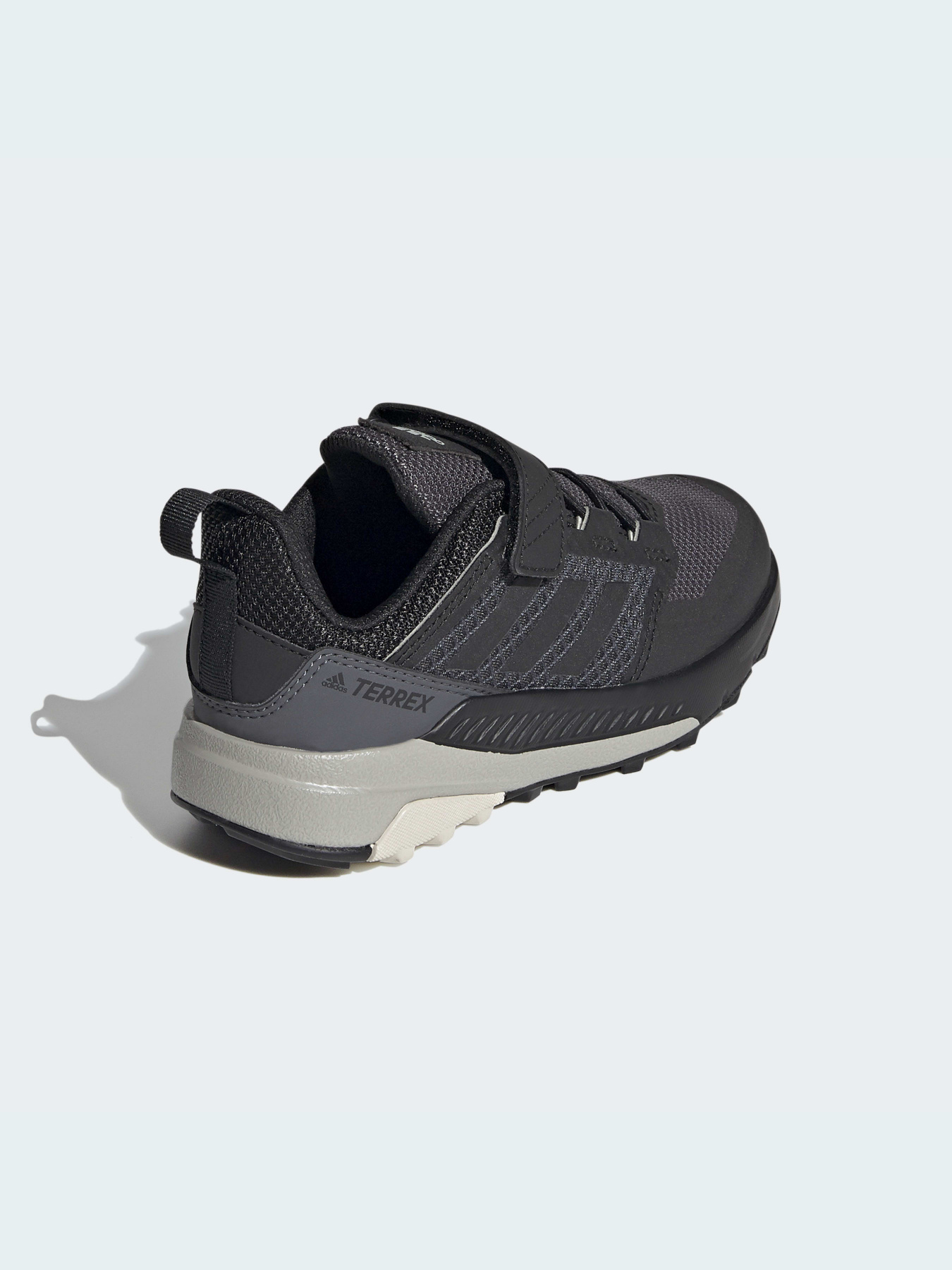 Кроссовки Adidas модель FW9324 Кроссовки Adidas модель FW9324 Фото