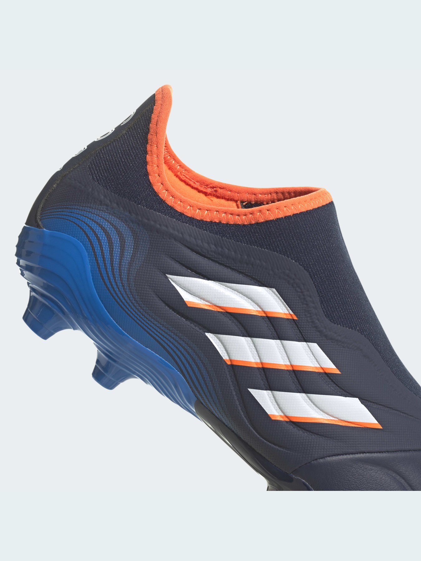 Кроссовки Adidas модель GW7391 Кроссовки Adidas модель GW7391 Фото