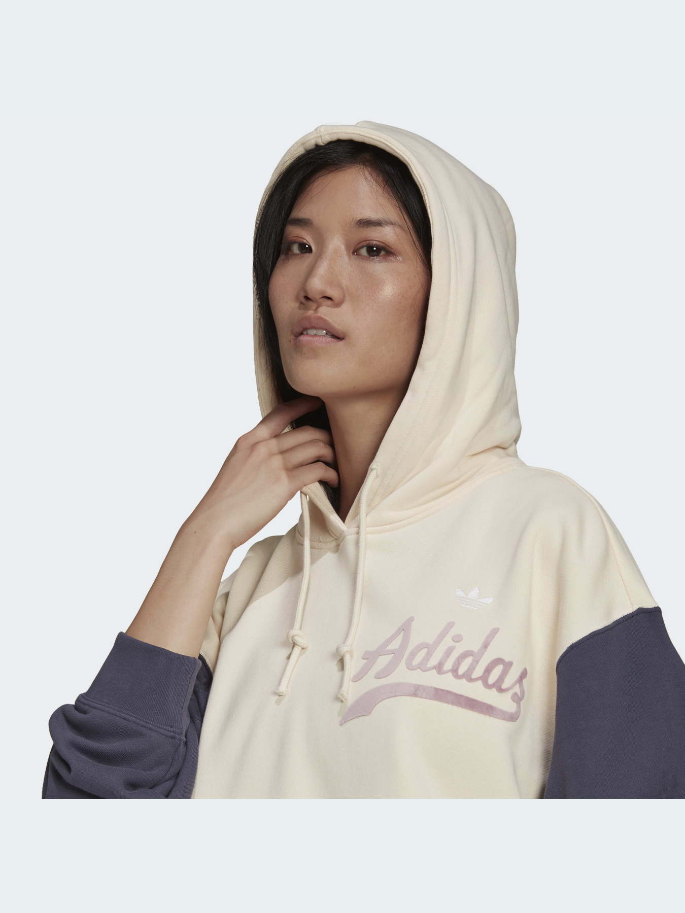 Худі та світшоти Adidas Graphics модель HD9782 Фото