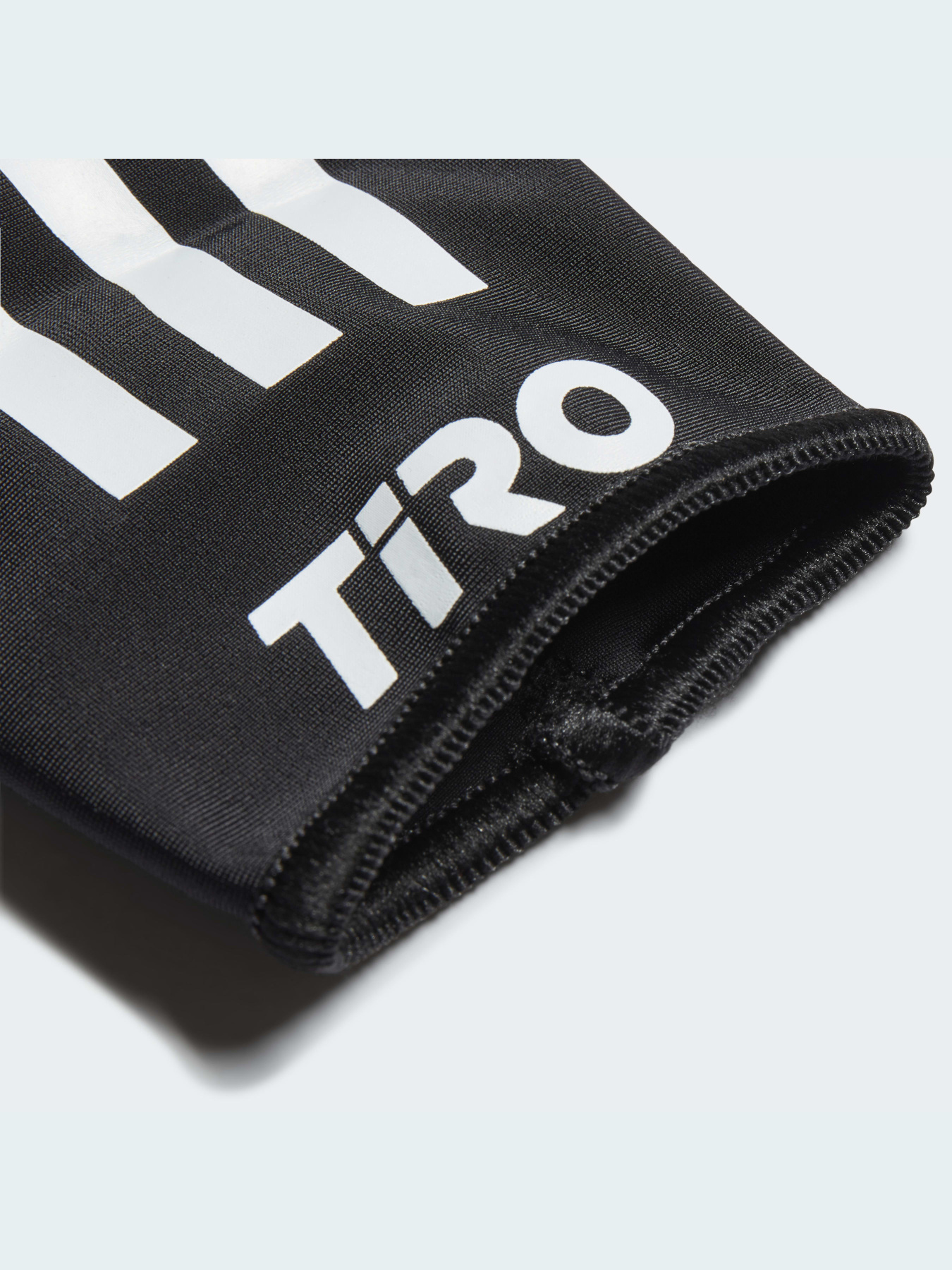 Щитки Adidas Tiro модель GI7685 Щитки Adidas Tiro модель GI7685 Фото