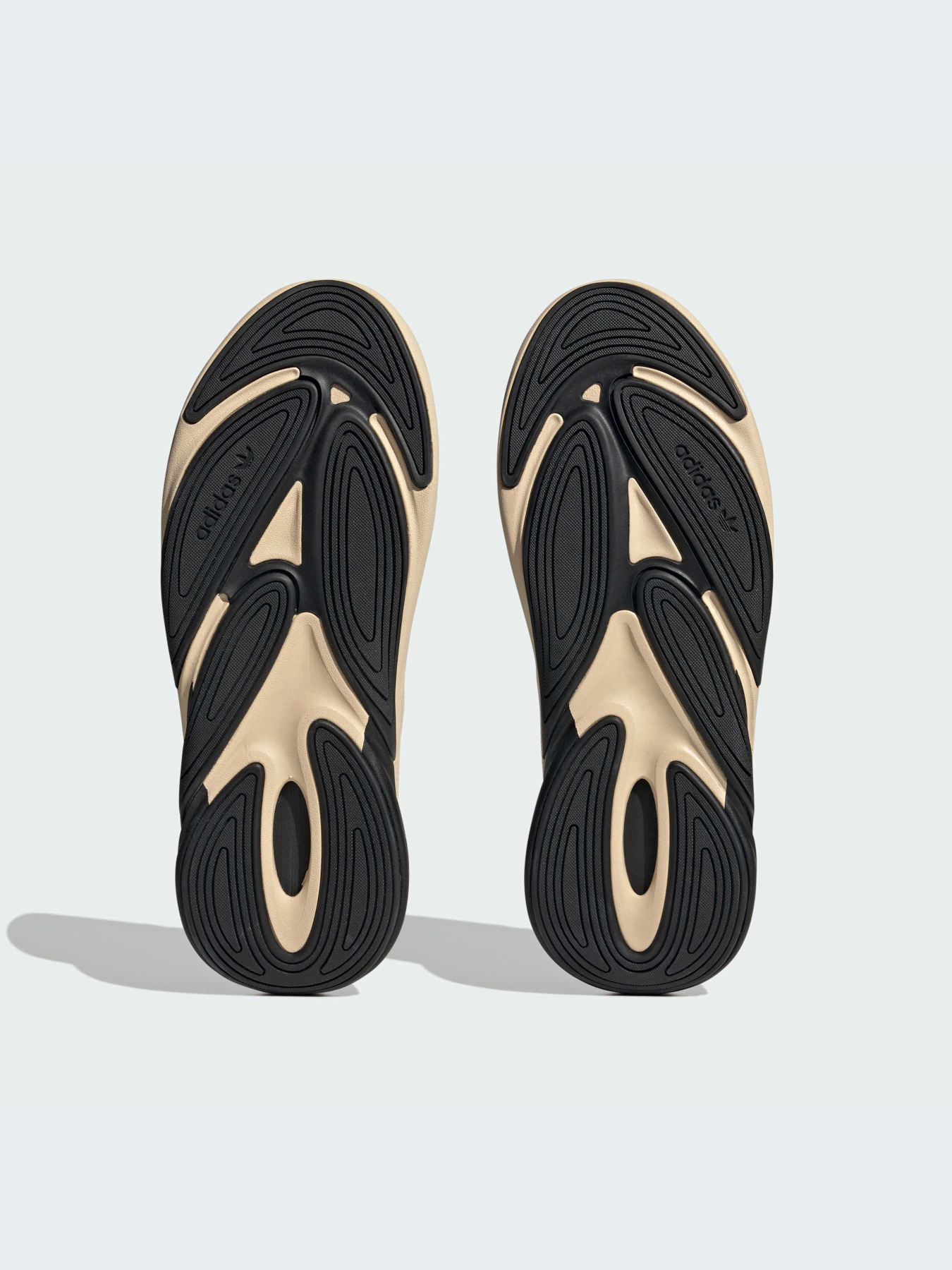 Кроссовки Adidas Ozweego модель IE2000 Фото