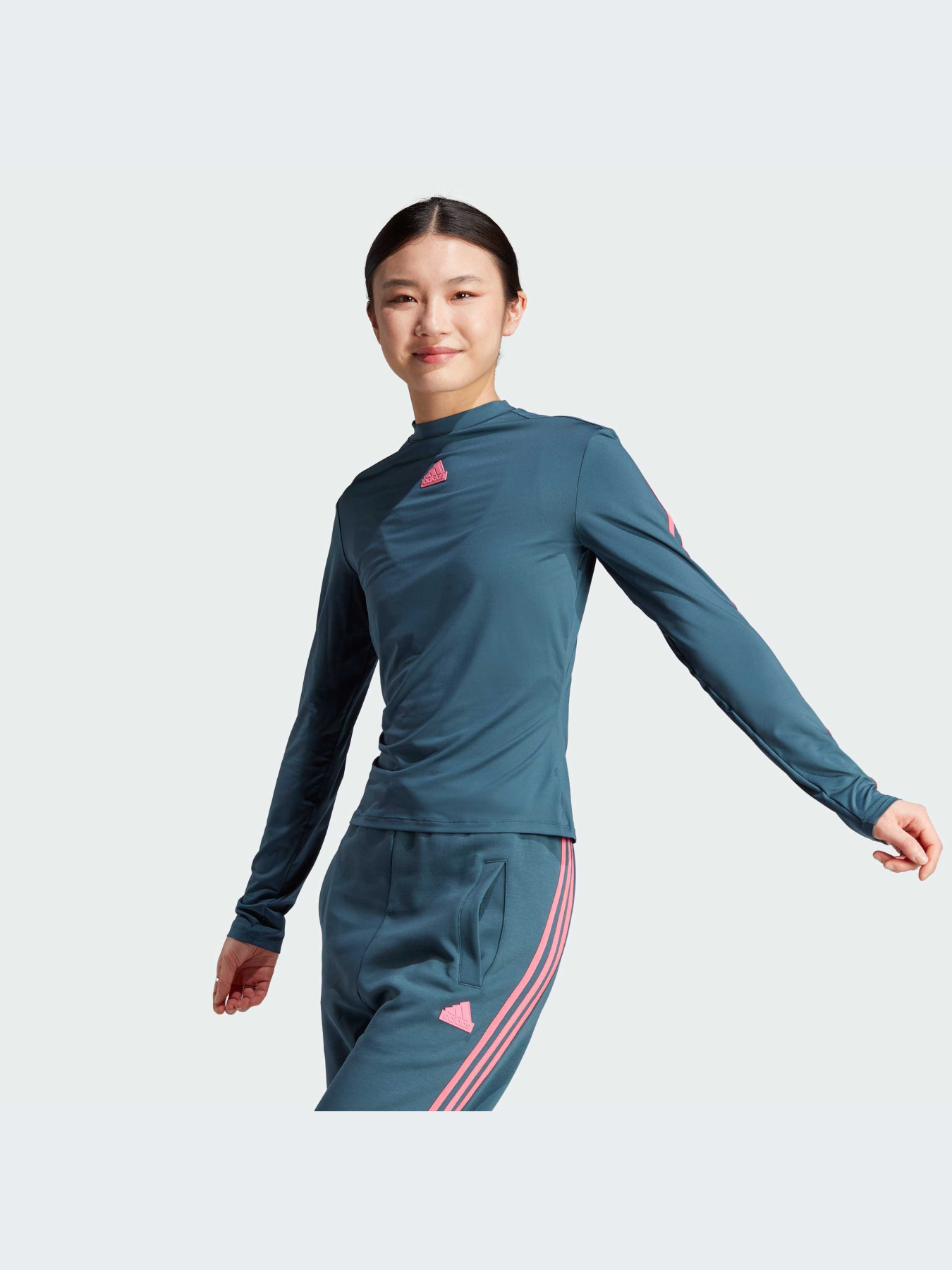 Худі та світшоти Adidas 3 Stripes модель IU3073 Худі та світшоти Adidas 3 Stripes модель IU3073 Фото