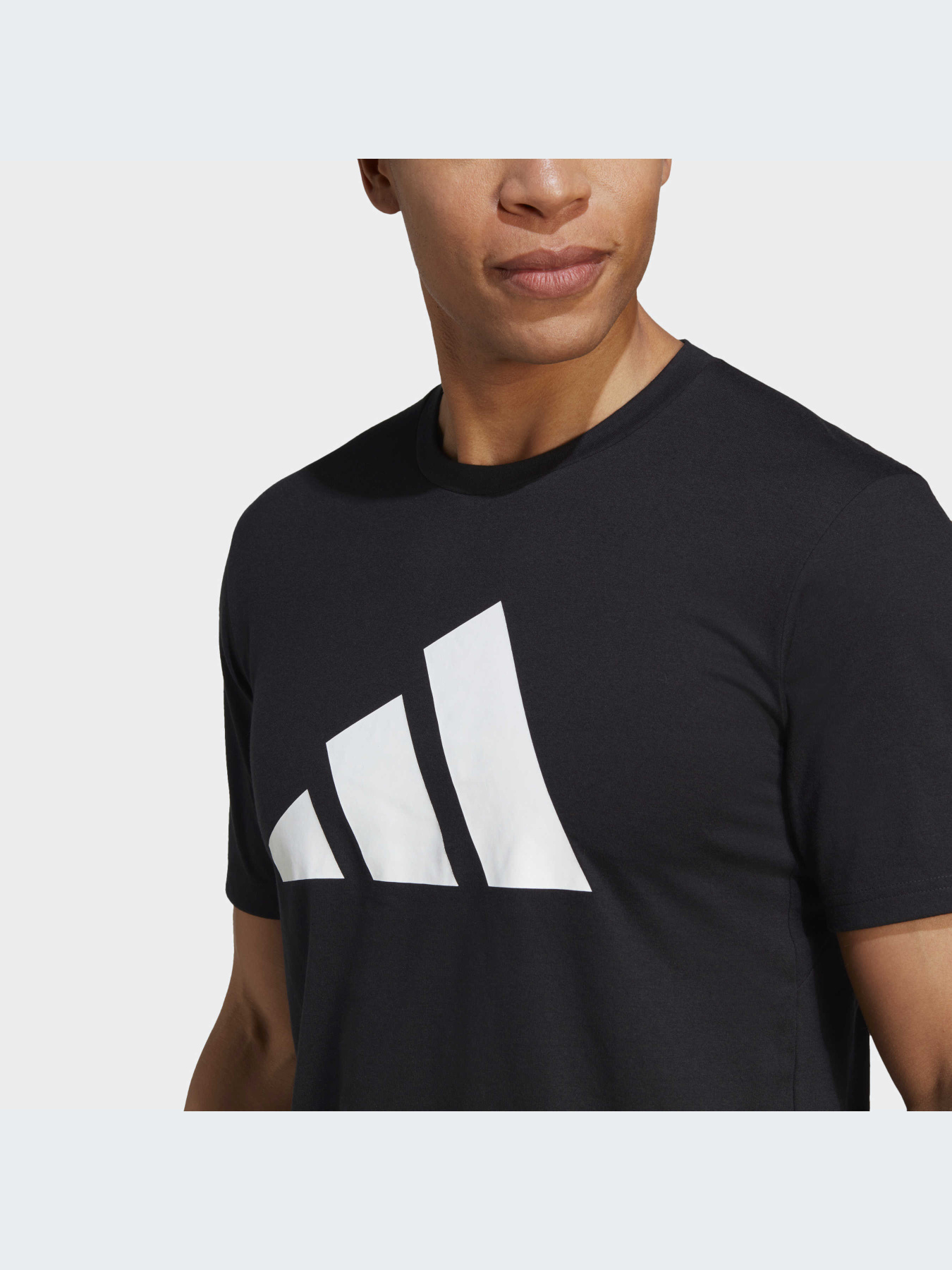 Футболки и поло Adidas модель IB8273 Футболки и поло Adidas модель IB8273 Фото