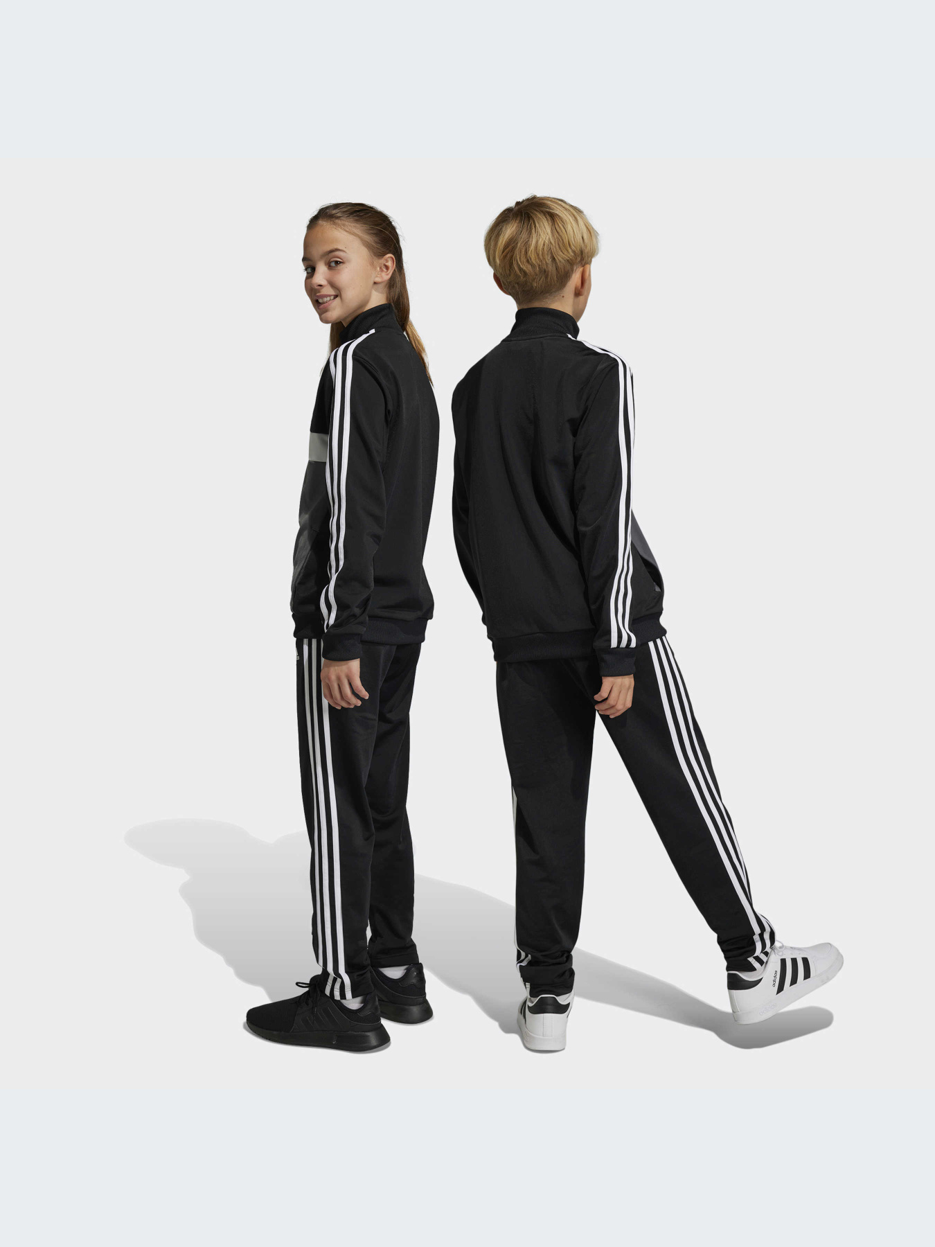 Костюмы Adidas модель HR6406 Фото