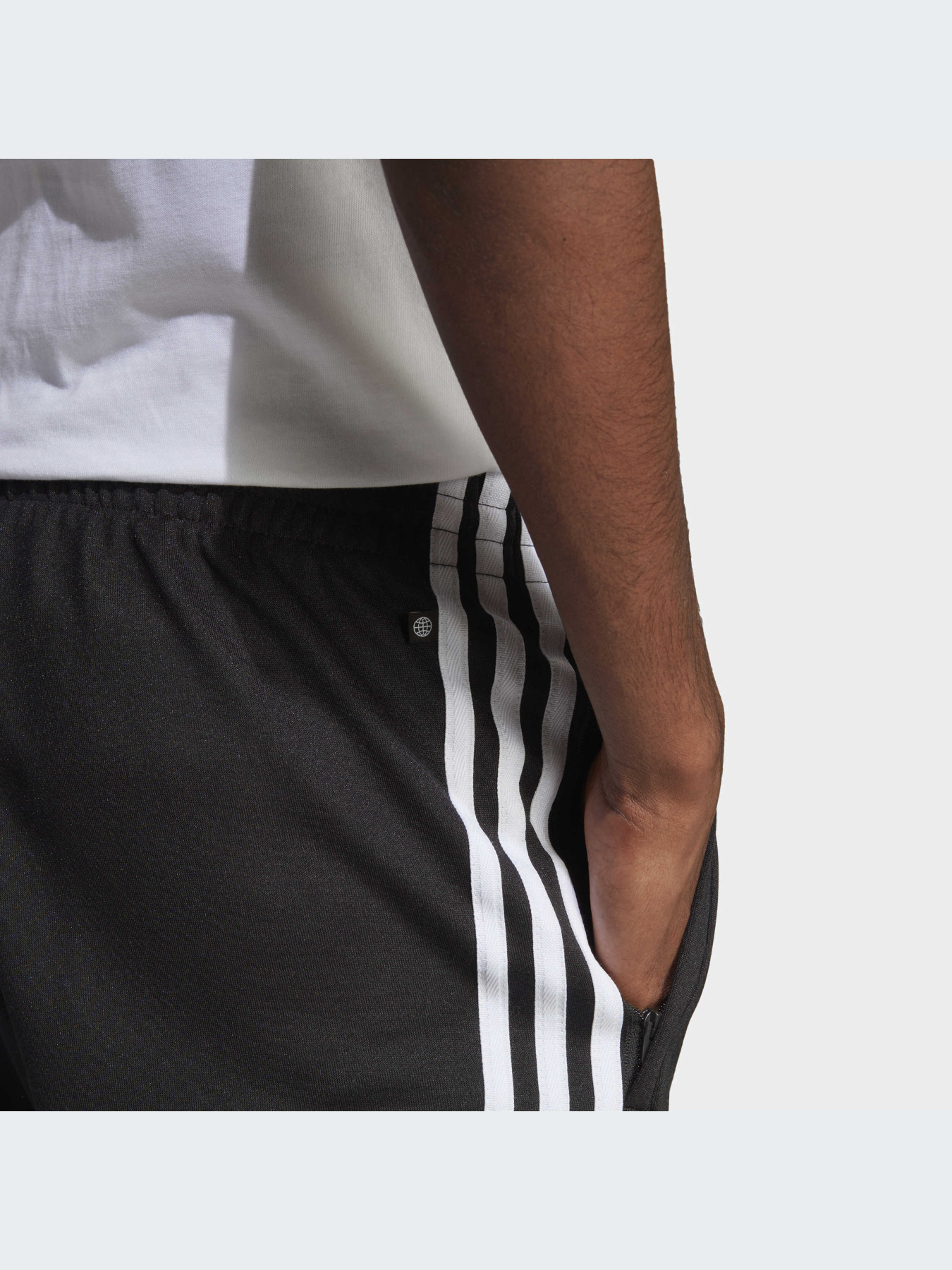 Брюки Adidas модель IA4791 Брюки Adidas модель IA4791 Фото