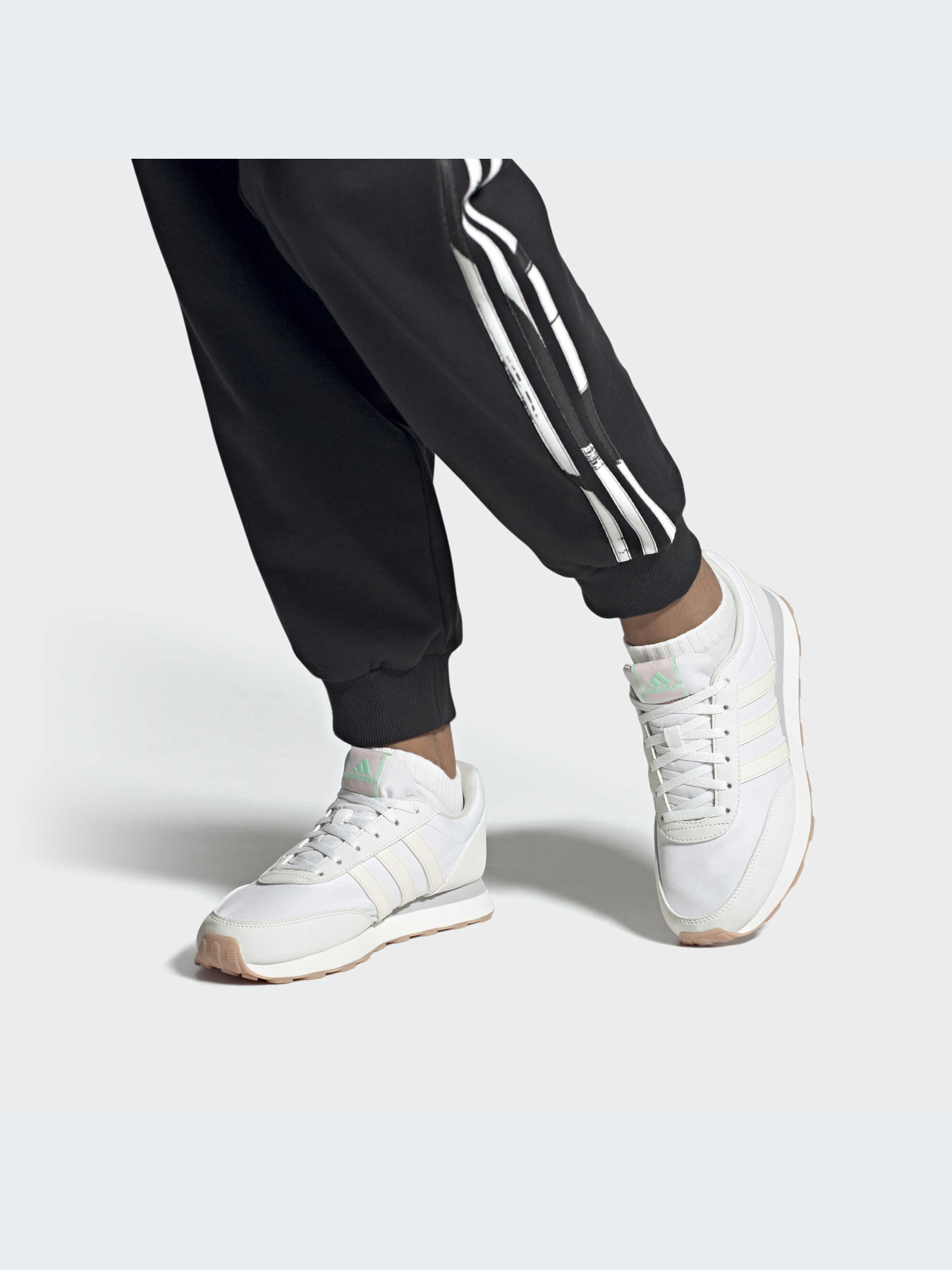 Кроссовки Adidas модель HP2252 Кроссовки Adidas модель HP2252 Фото