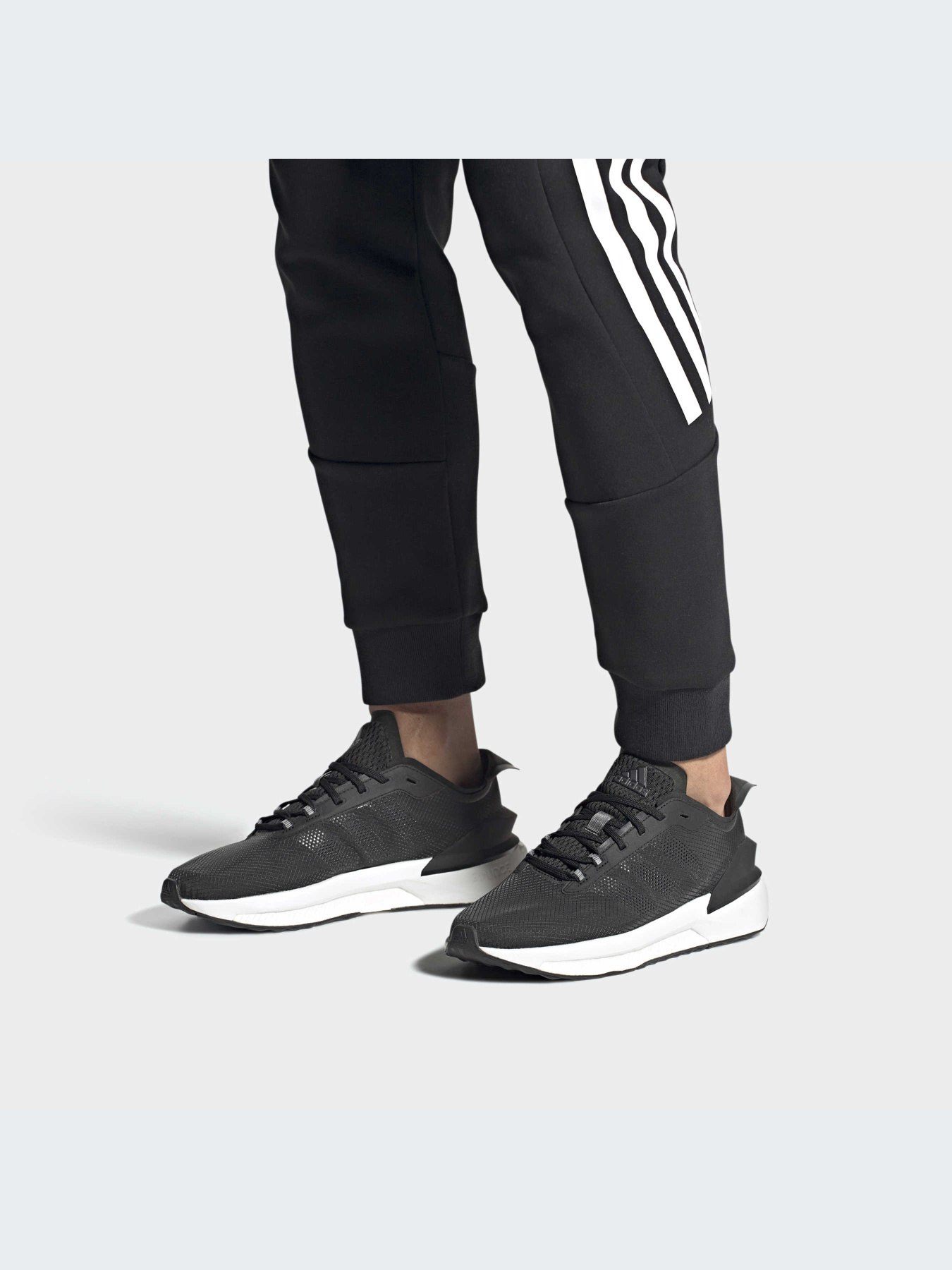 Кросівки Adidas AVRYN модель HP5968 Фото