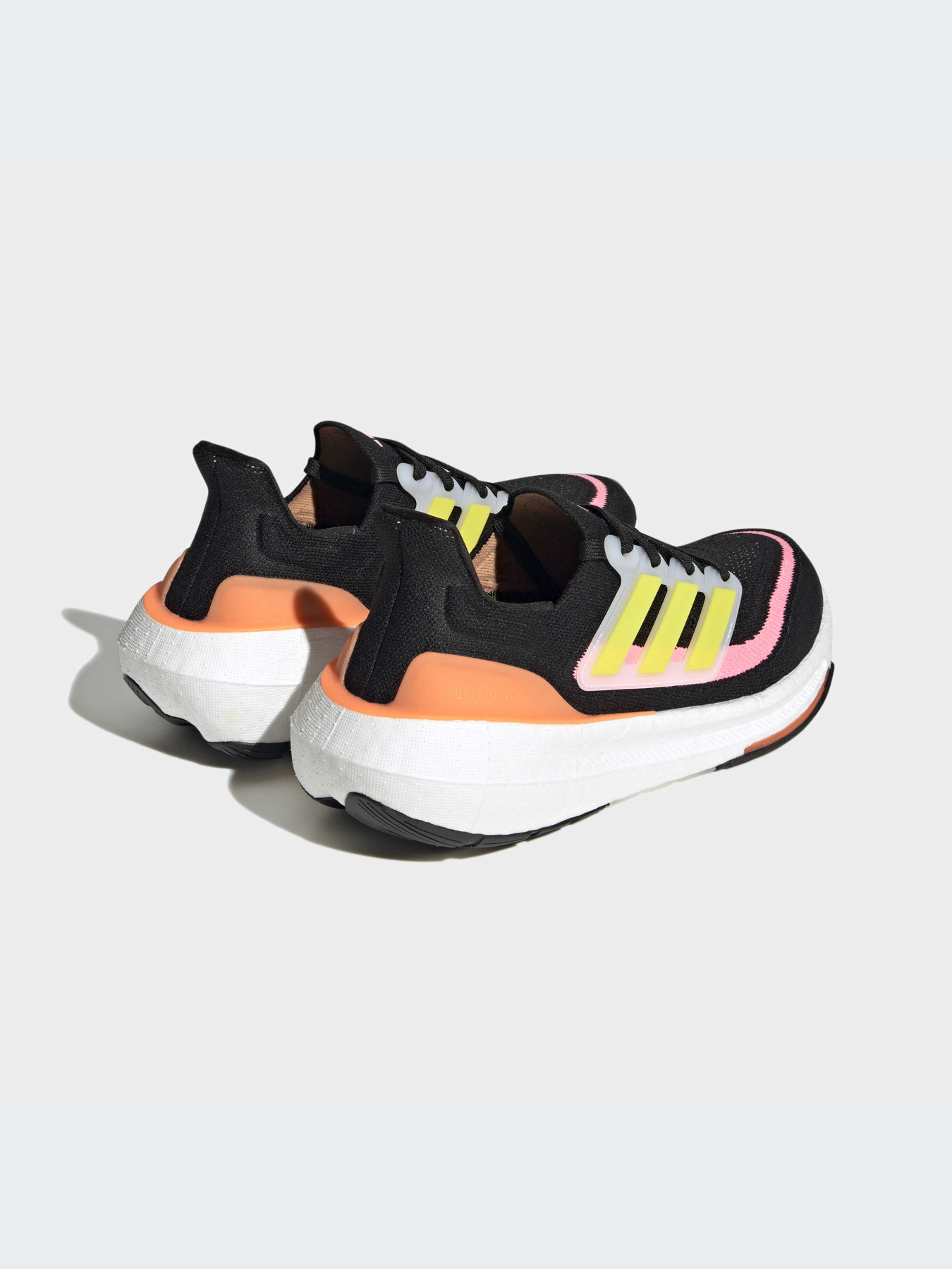 Кроссовки Adidas Ultraboost модель HQ6346 Фото