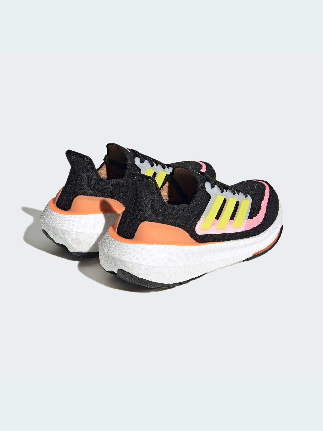 Кроссовки Adidas Ultraboost модель HQ6346 Фото