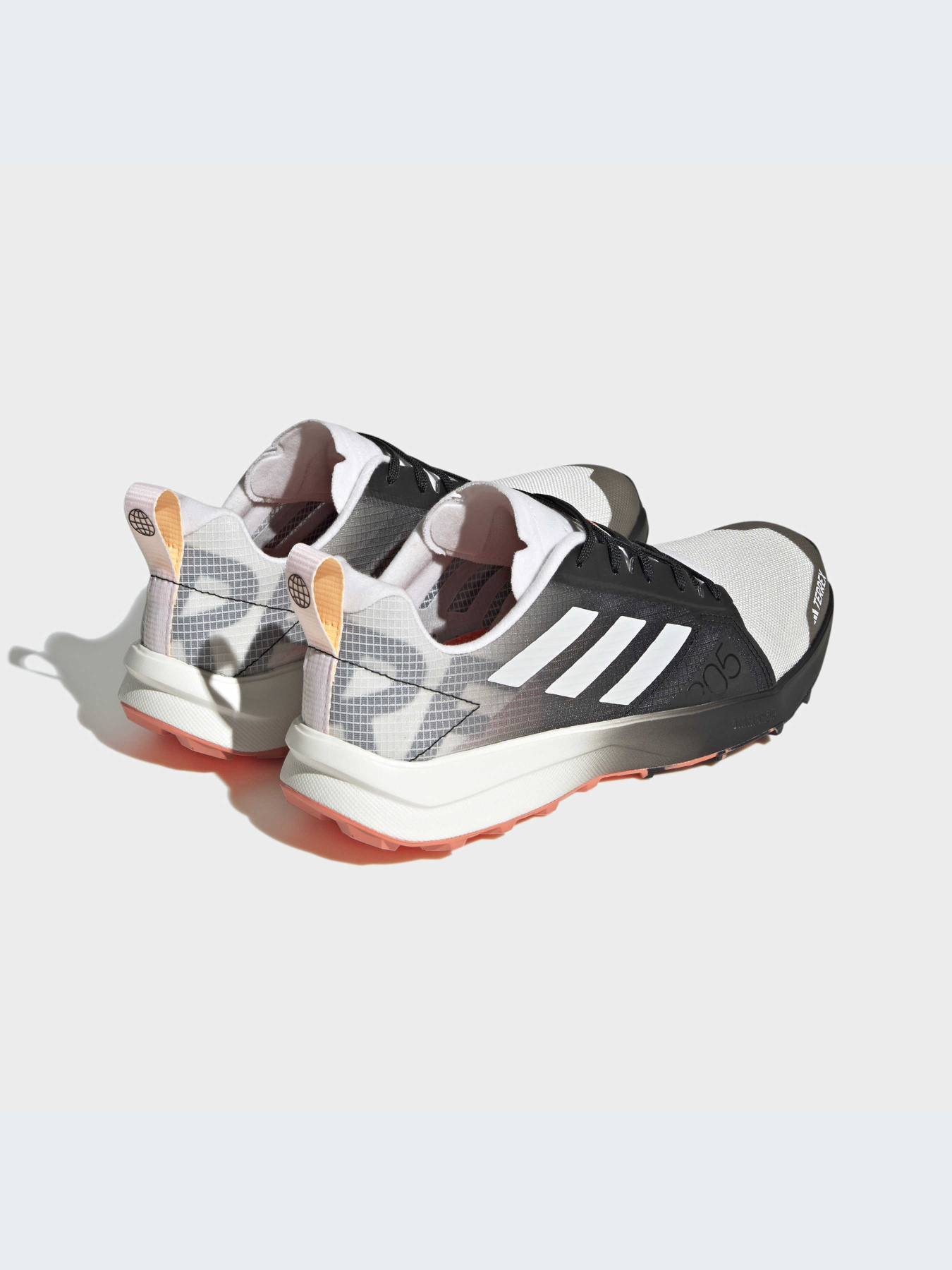 Кросівки Adidas Terrex модель HR1154 Кросівки Adidas Terrex модель HR1154 Фото