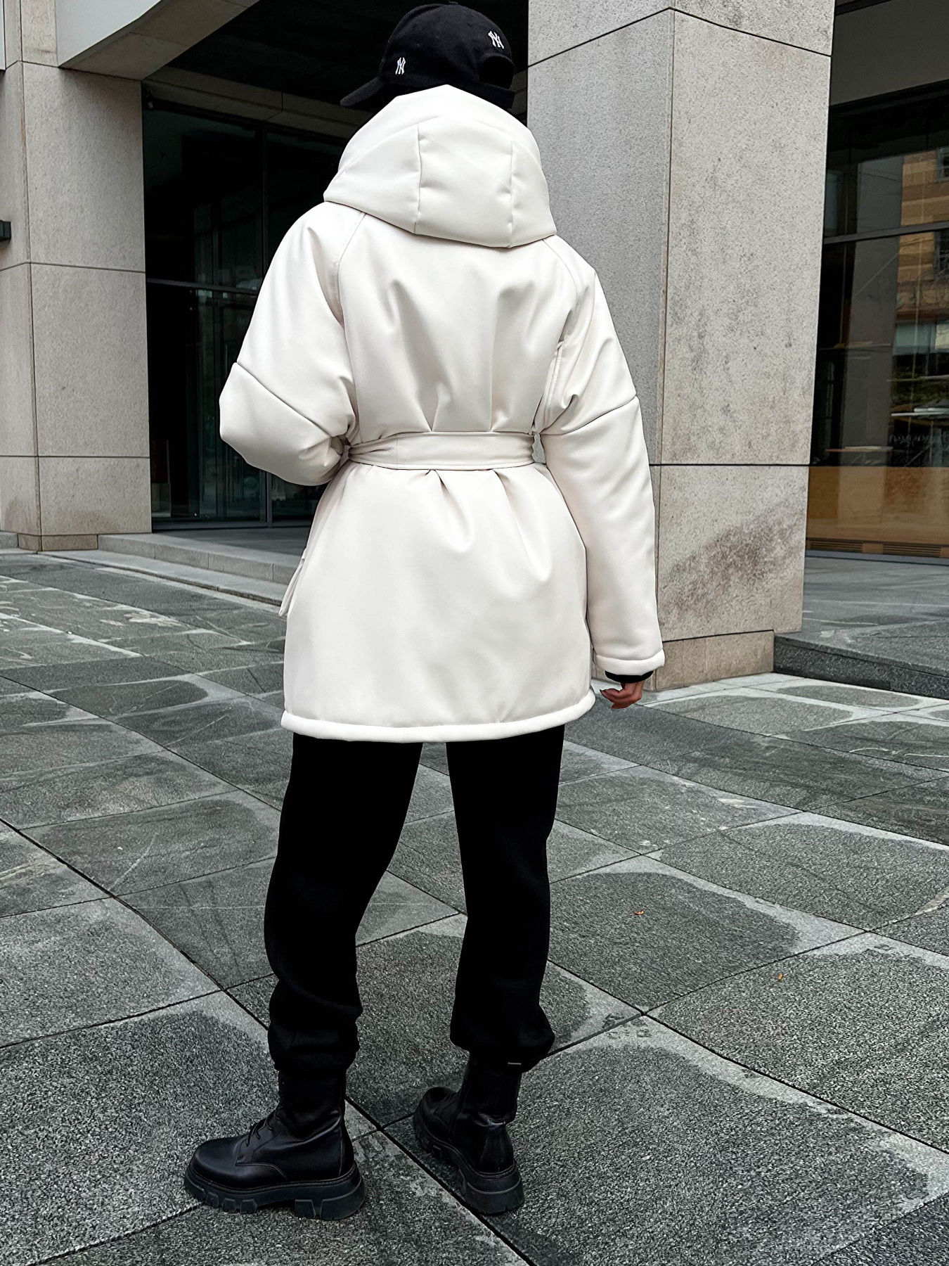 Куртки та дублянки Jadone Fashion модель Zymova_kurtka_Savi_bila Фото