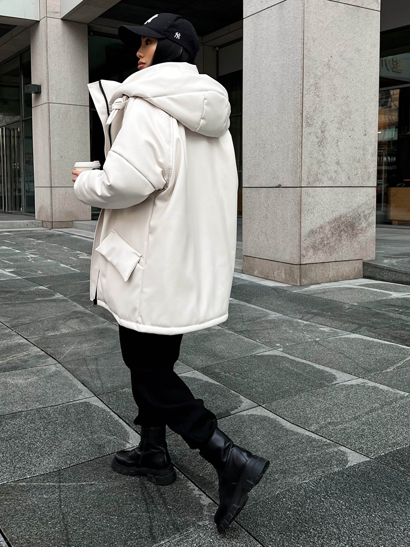 Куртки та дублянки Jadone Fashion модель Zymova_kurtka_Savi_bila Фото