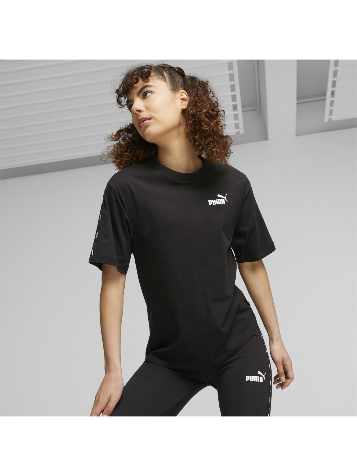 Футболки і поло PUMA Ess Tape Tee модель 675994 Фото